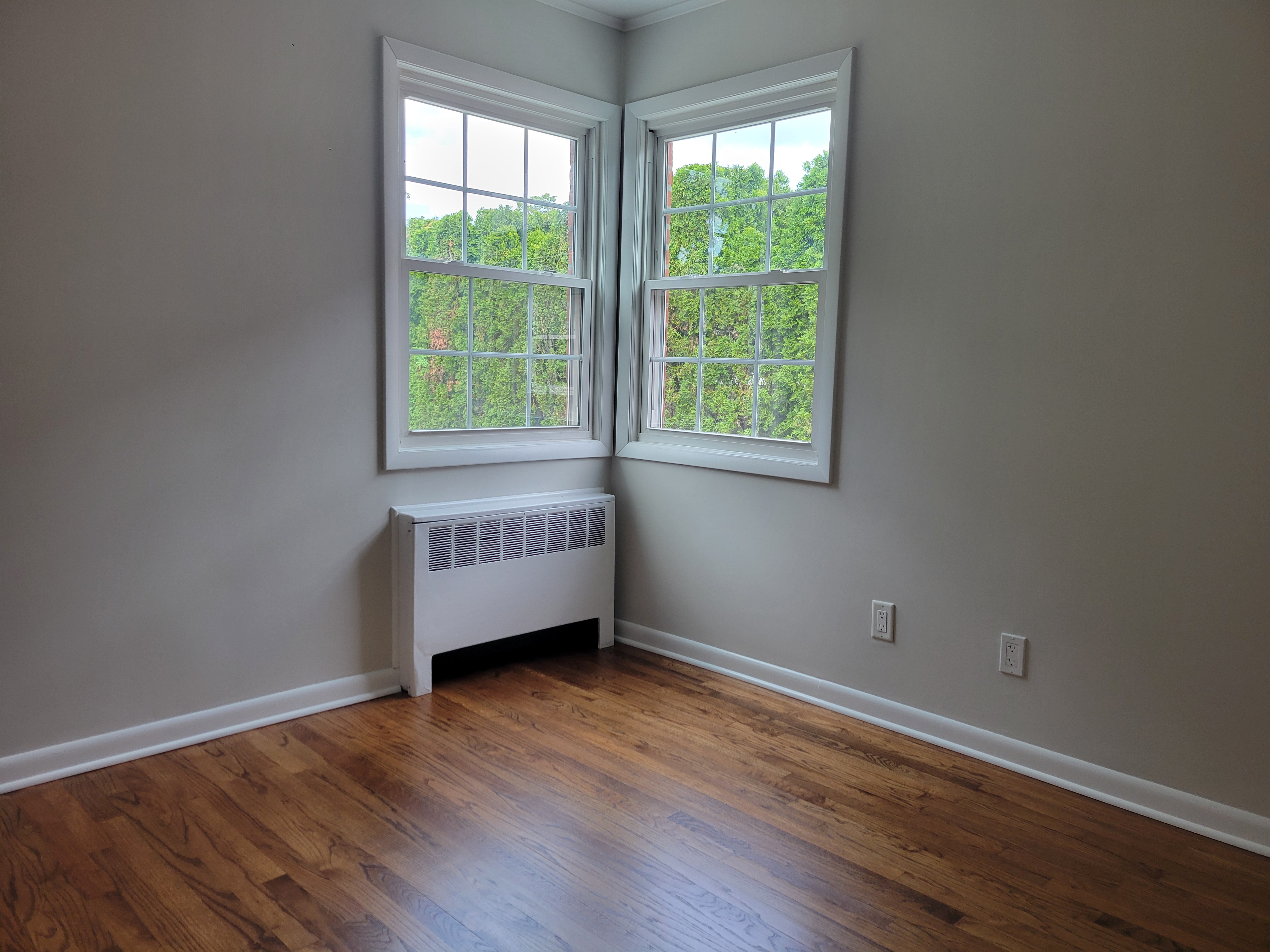 New Hyde Park, New York, 11040, United States, 4 Bedrooms Bedrooms, ,3 BathroomsBathrooms,Residential,For Sale,1928369