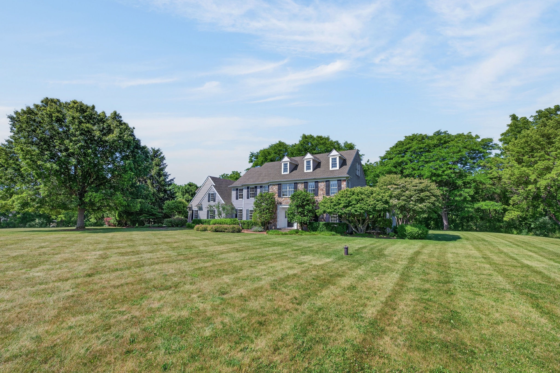  ?Hill View Farms? Neighborhood Colonial Offers Convenience and Tranquility - 物件實景