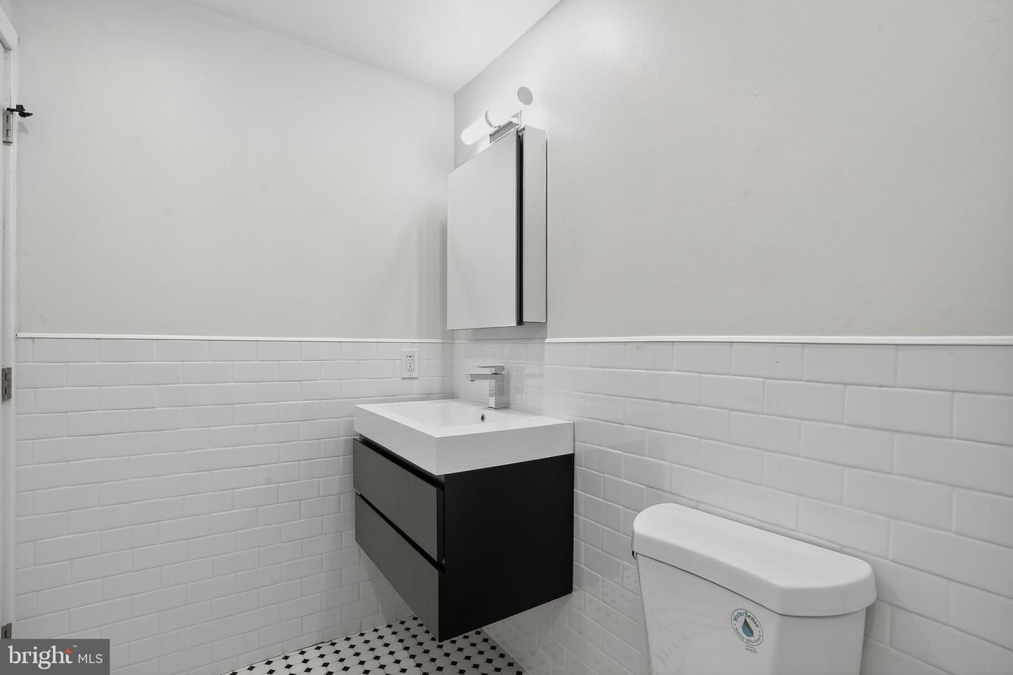 Philadelphia, Pennsylvania, 19147, United States, 3 Bedrooms Bedrooms, ,4 BathroomsBathrooms,Residential,For Sale,1926434