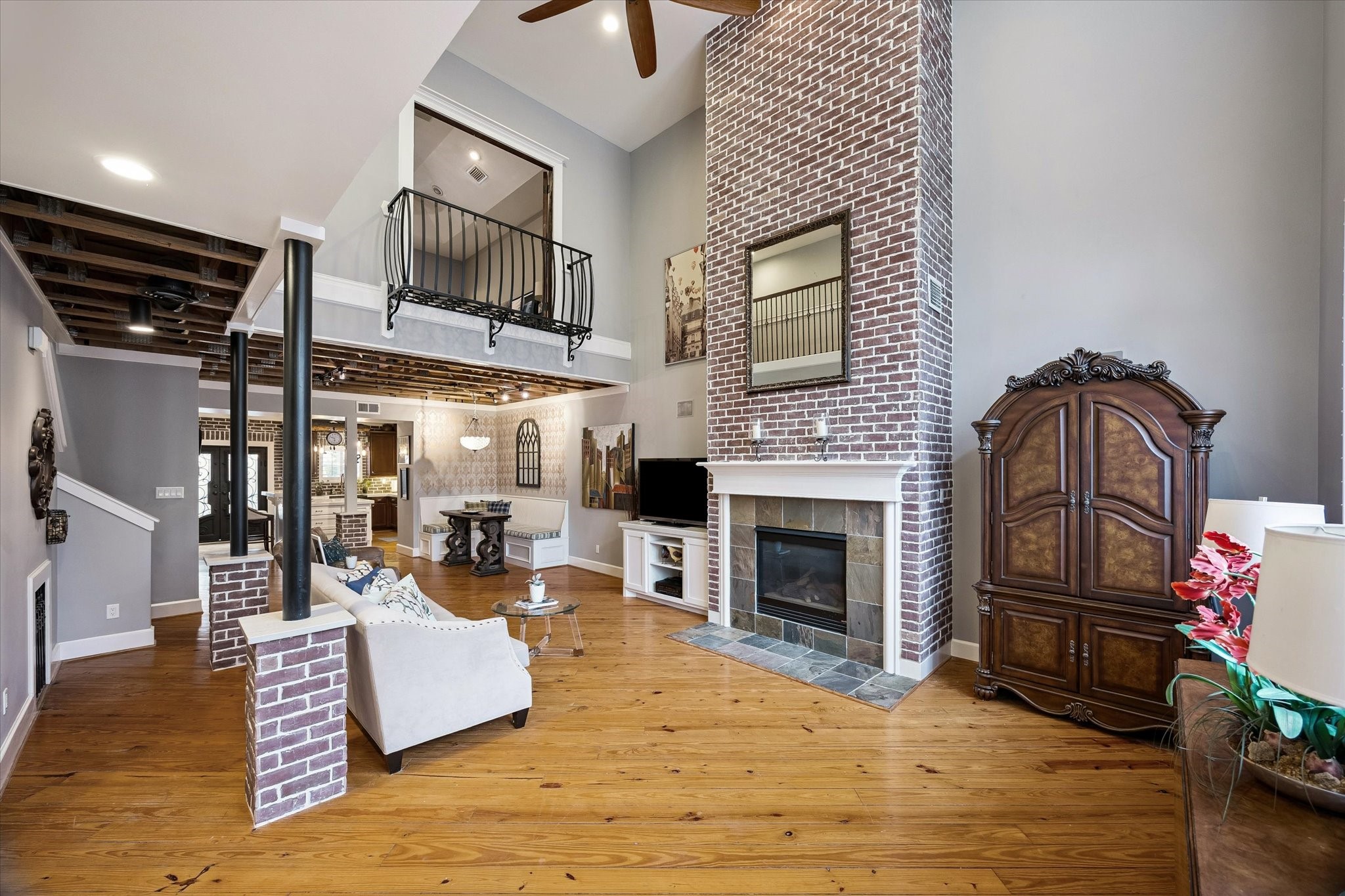  915 Knox Street D - 物件實景