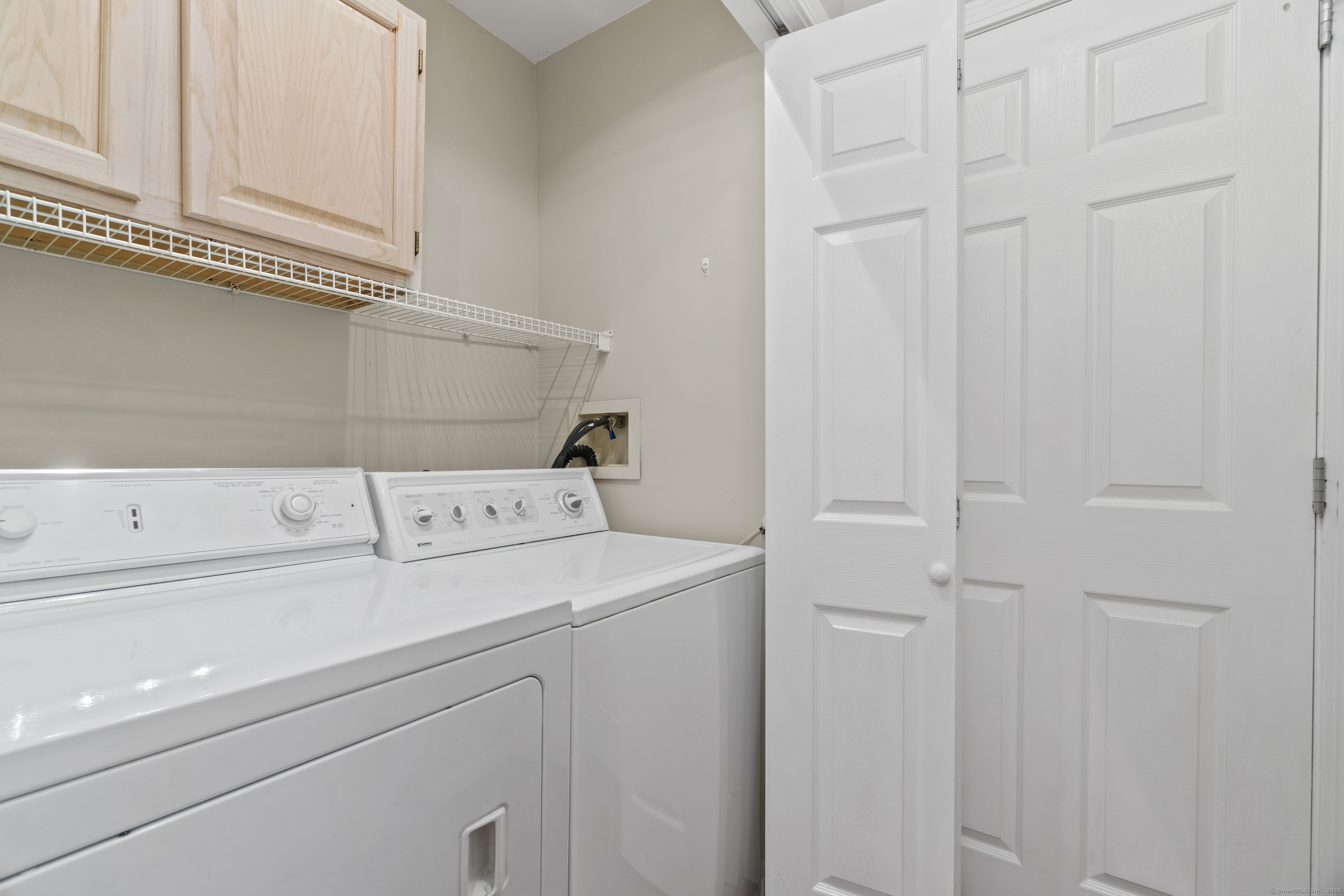 Danbury, Connecticut, 06811, United States, 2 Bedrooms Bedrooms, ,3 BathroomsBathrooms,Residential,For Sale,1932633