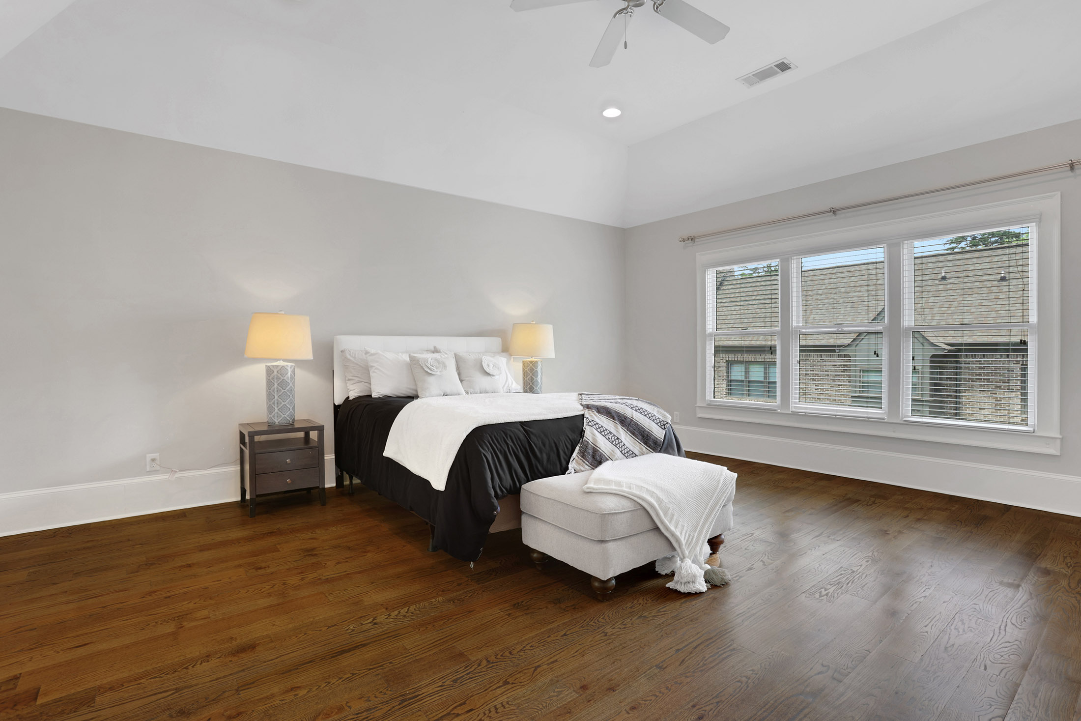  Sophisticated Brick Residence in Coveted Brookhaven Location - 物件實景