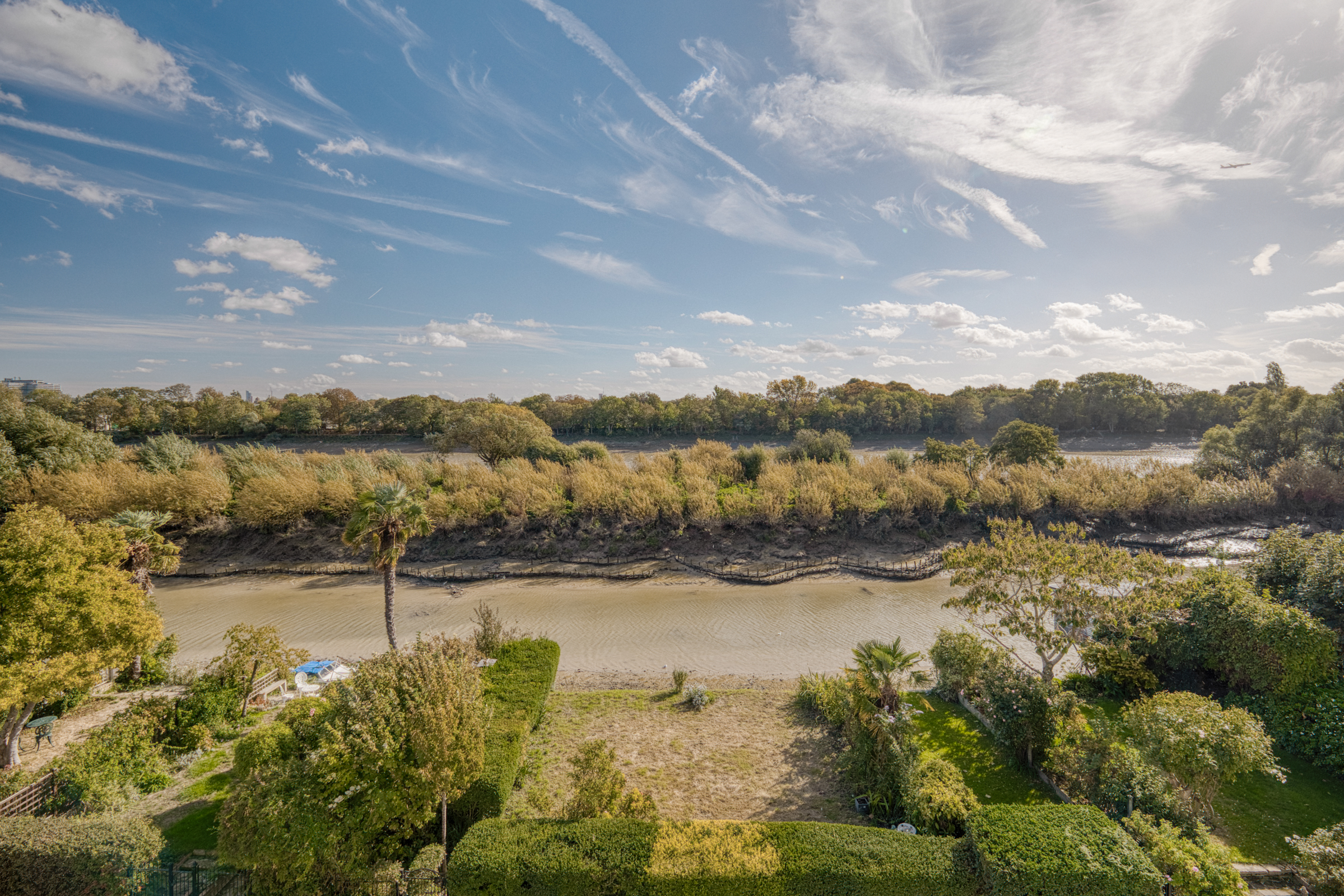  An Arts and Crafts house on Chiswick Mall with riverside gardens. - 物件實景