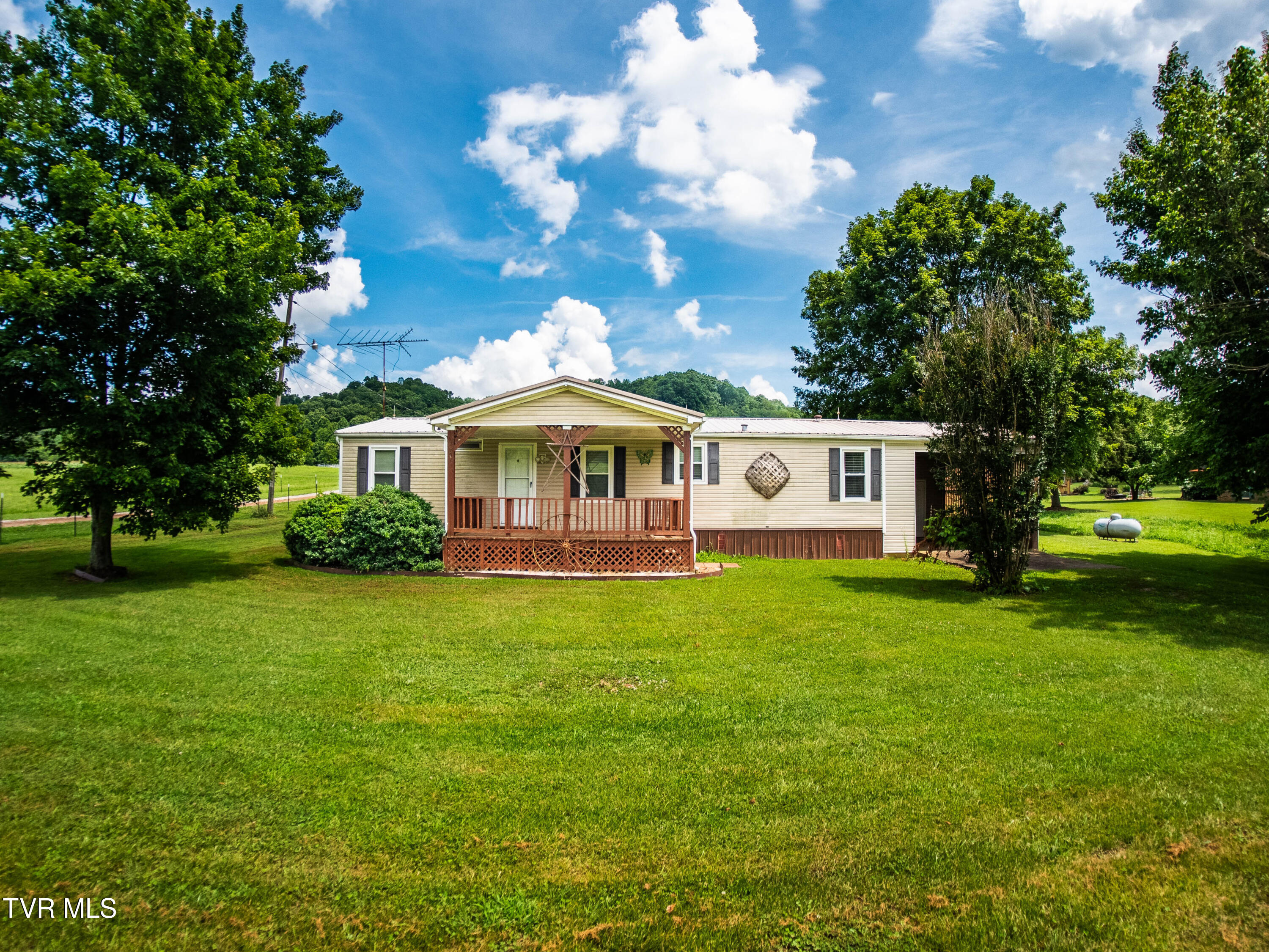 Surgoinsville, Tennessee, 37873, United States, 3 Bedrooms Bedrooms, ,3 BathroomsBathrooms,Residential,For Sale,1937059