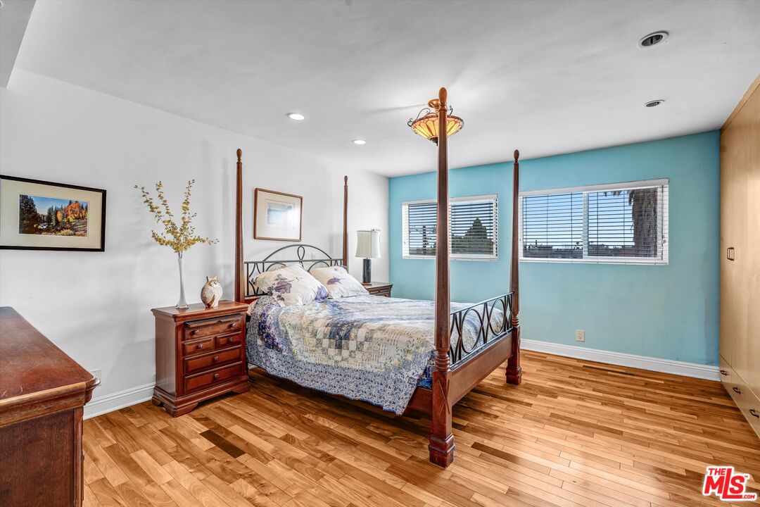 Los Angeles, California, 90035, United States, 1 Bedroom Bedrooms, ,2 BathroomsBathrooms,Residential,For Sale,1918607