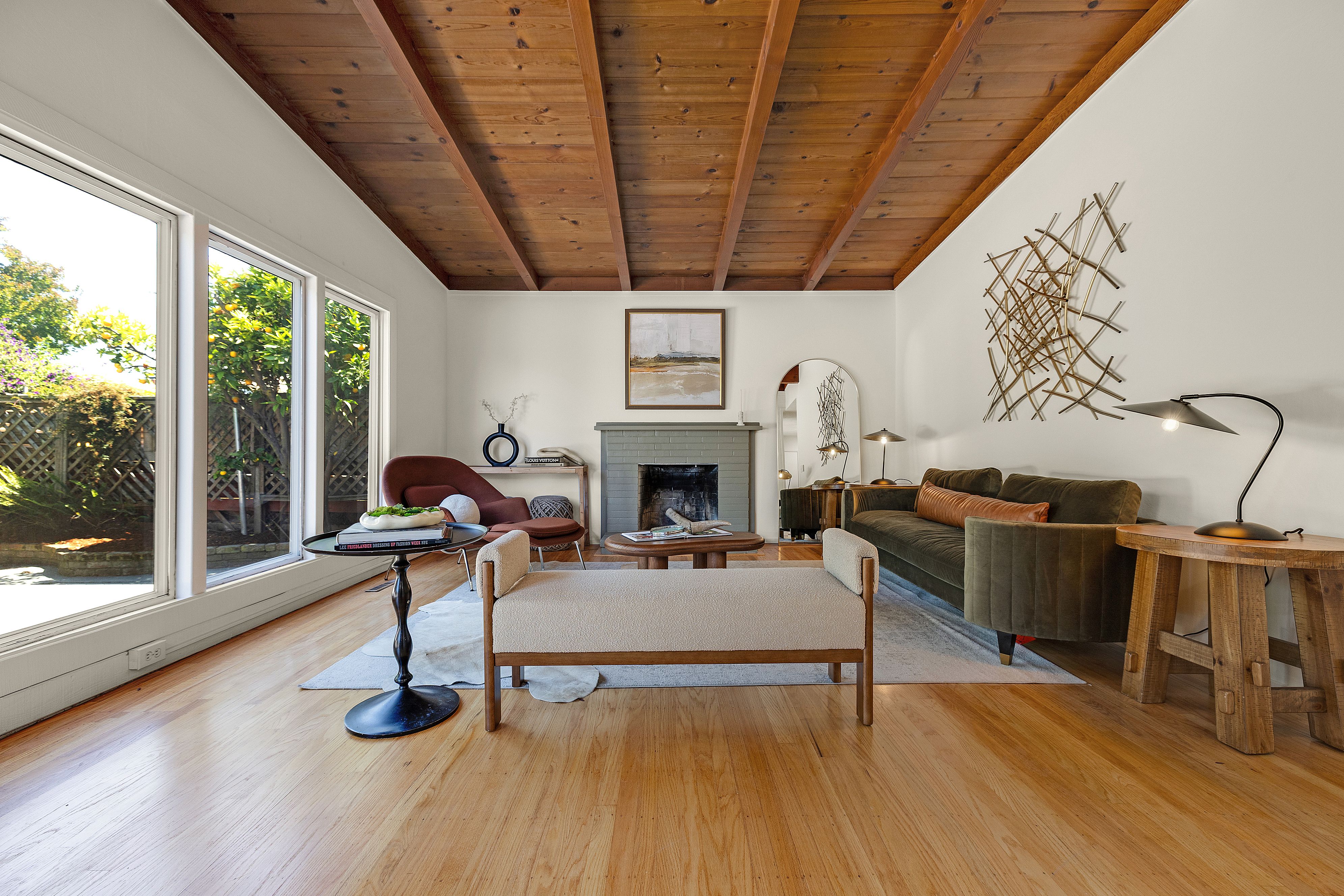  Classic Charm and Modern Comfort in This Rare San Lorenzo Home - 物件實景