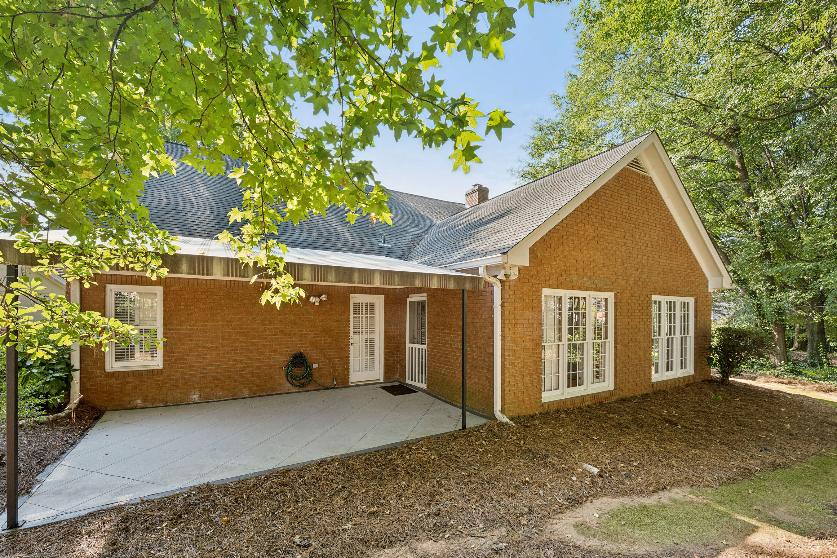  Beautifully Maintained Brick Home on Quiet Cul-de-sac Near Downtown Roswell - 物件實景