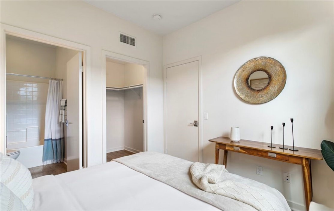 Los Angeles, California, 90065, United States, 3 Bedrooms Bedrooms, ,4 BathroomsBathrooms,Residential,For Sale,2008498