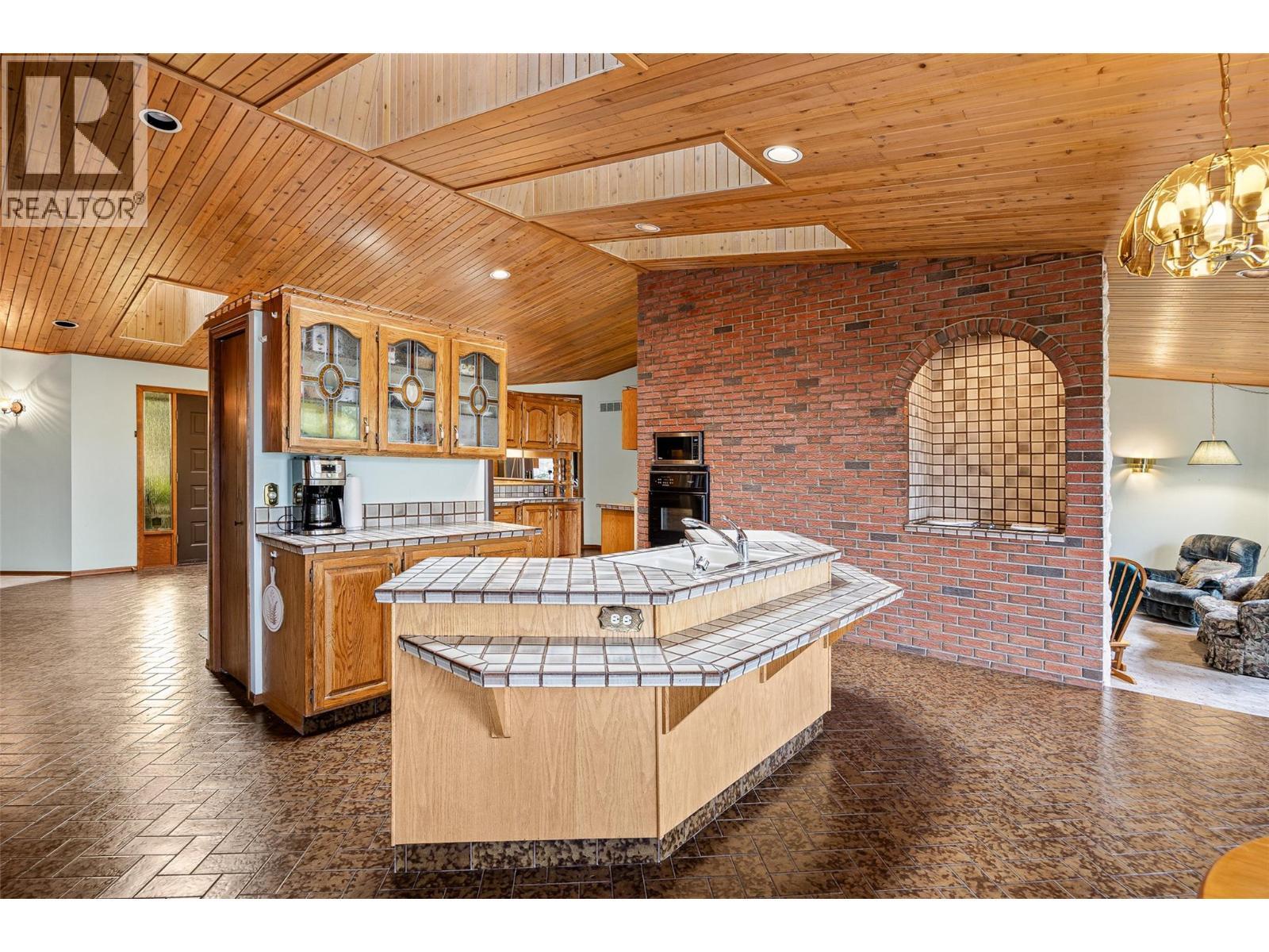 KELOWNA, British Columbia, V1V 1J5, CA, 2 Bedrooms Bedrooms, ,2 BathroomsBathrooms,Residential,For Sale,1948319