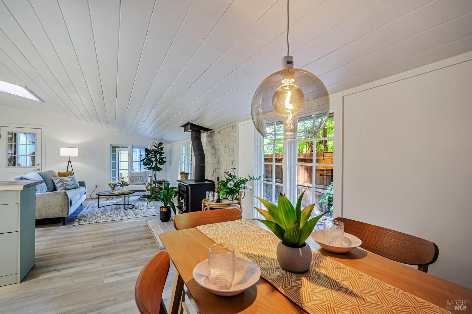 Cazadero, California, 95421, United States, 2 Bedrooms Bedrooms, ,2 BathroomsBathrooms,Residential,For Sale,1857736