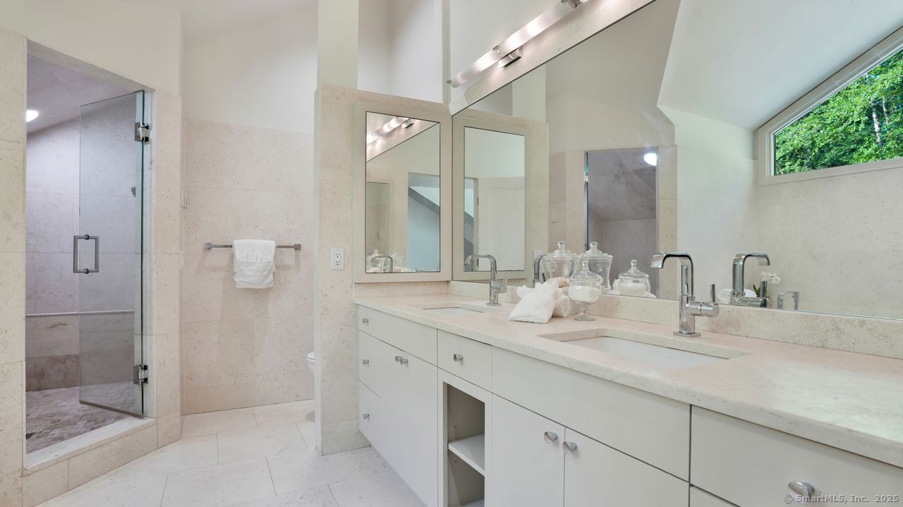 Westport, Connecticut, 06880, United States, 4 Bedrooms Bedrooms, ,4 BathroomsBathrooms,Residential,For Sale,1991642