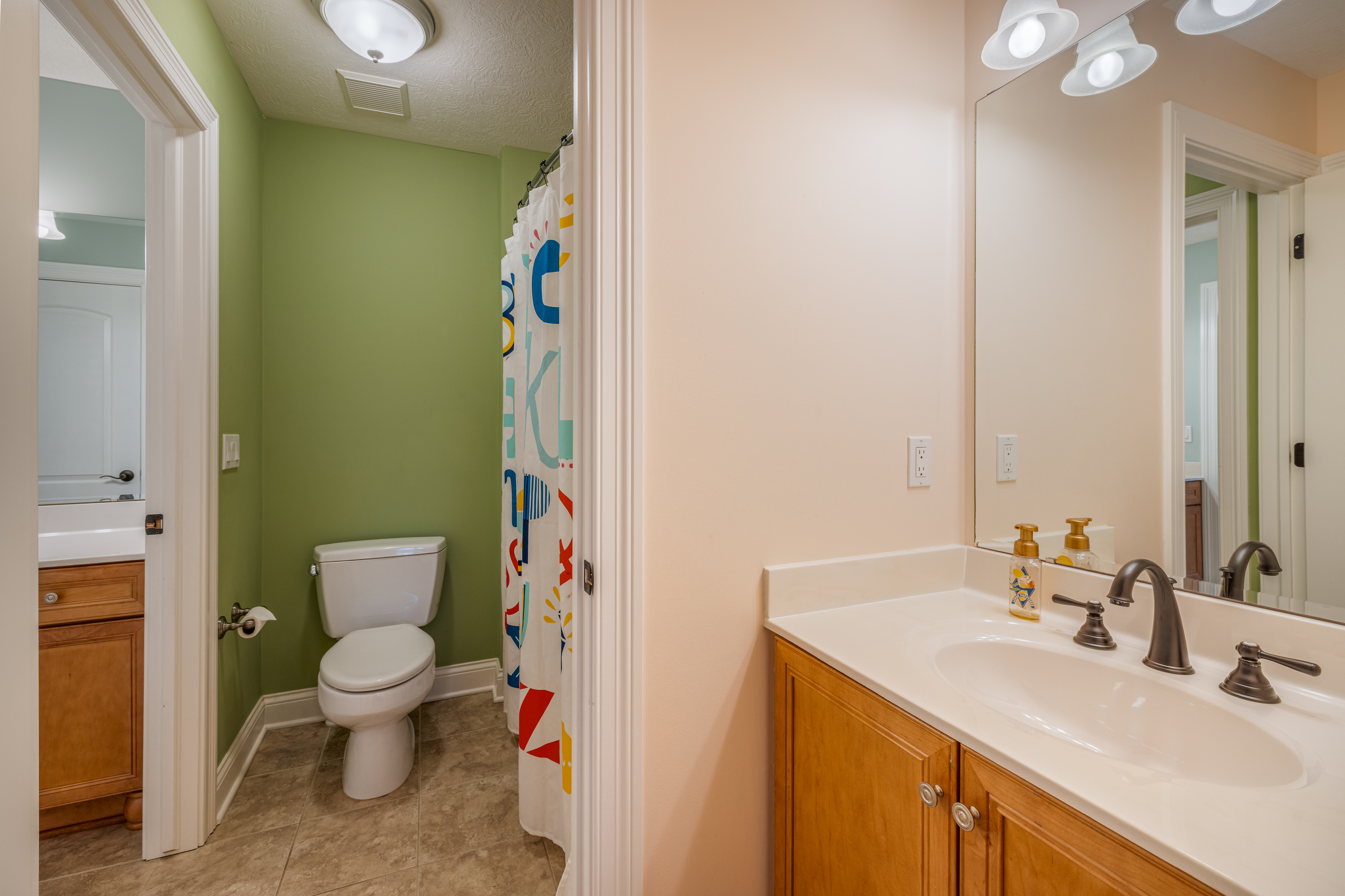 Strongsville, Ohio, 44136, United States, 4 Bedrooms Bedrooms, ,5 BathroomsBathrooms,Residential,For Sale,1988624