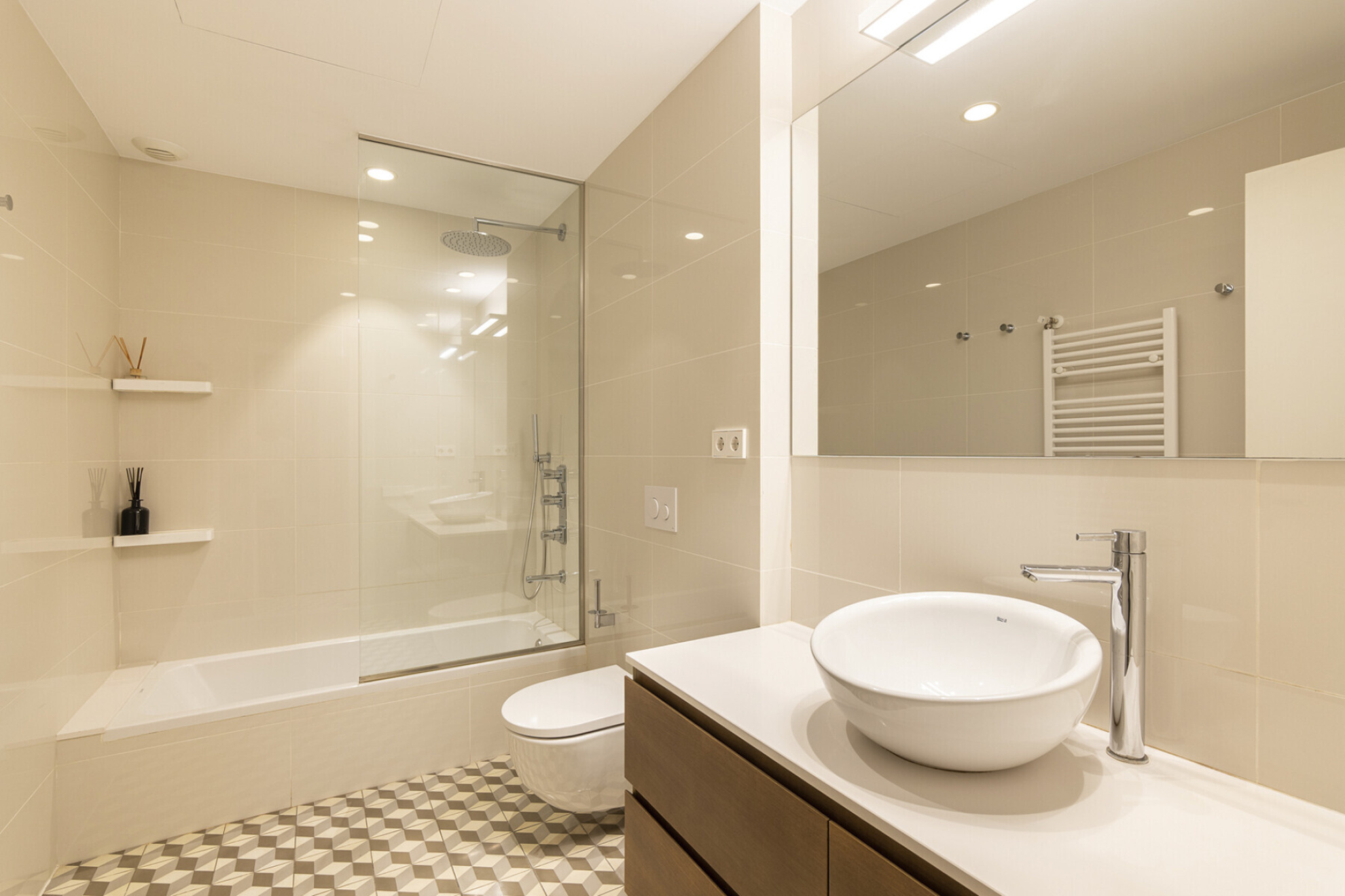  Splendid, nearly new apartment in l
