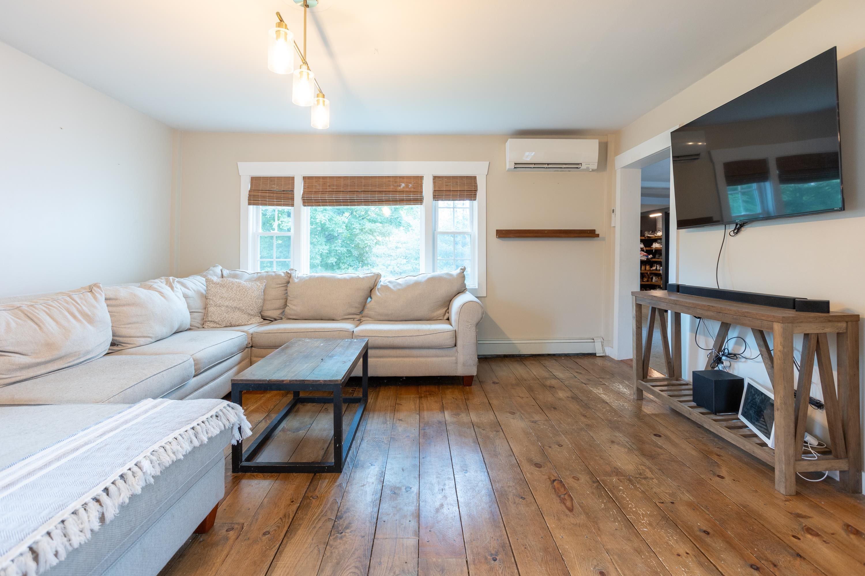 Hollis, New Hampshire, 03049, United States, 4 Bedrooms Bedrooms, ,4 BathroomsBathrooms,Residential,For Sale,1895545