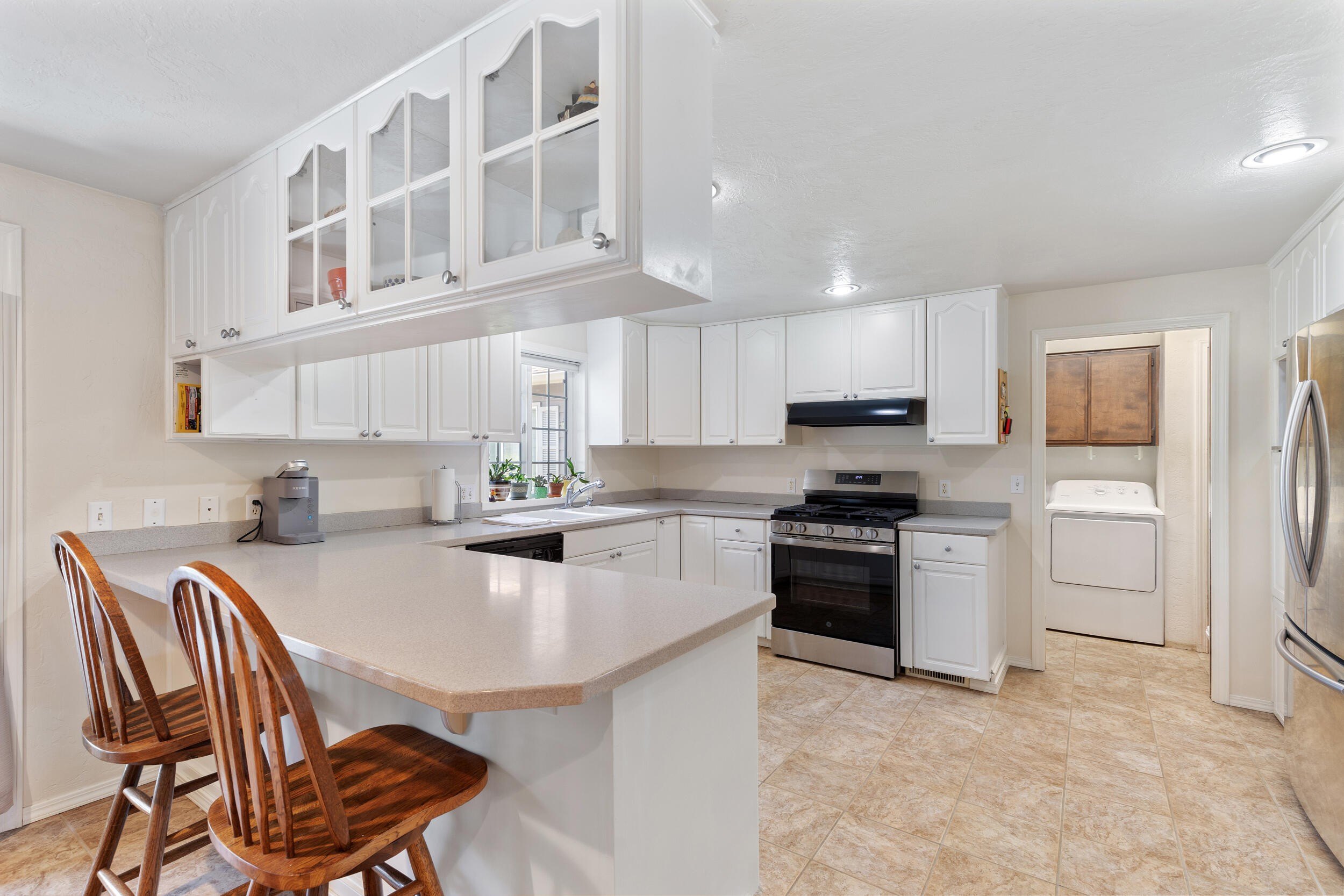 Medford, Oregon, 97504, United States, 4 Bedrooms Bedrooms, ,3 BathroomsBathrooms,Residential,For Sale,1974325