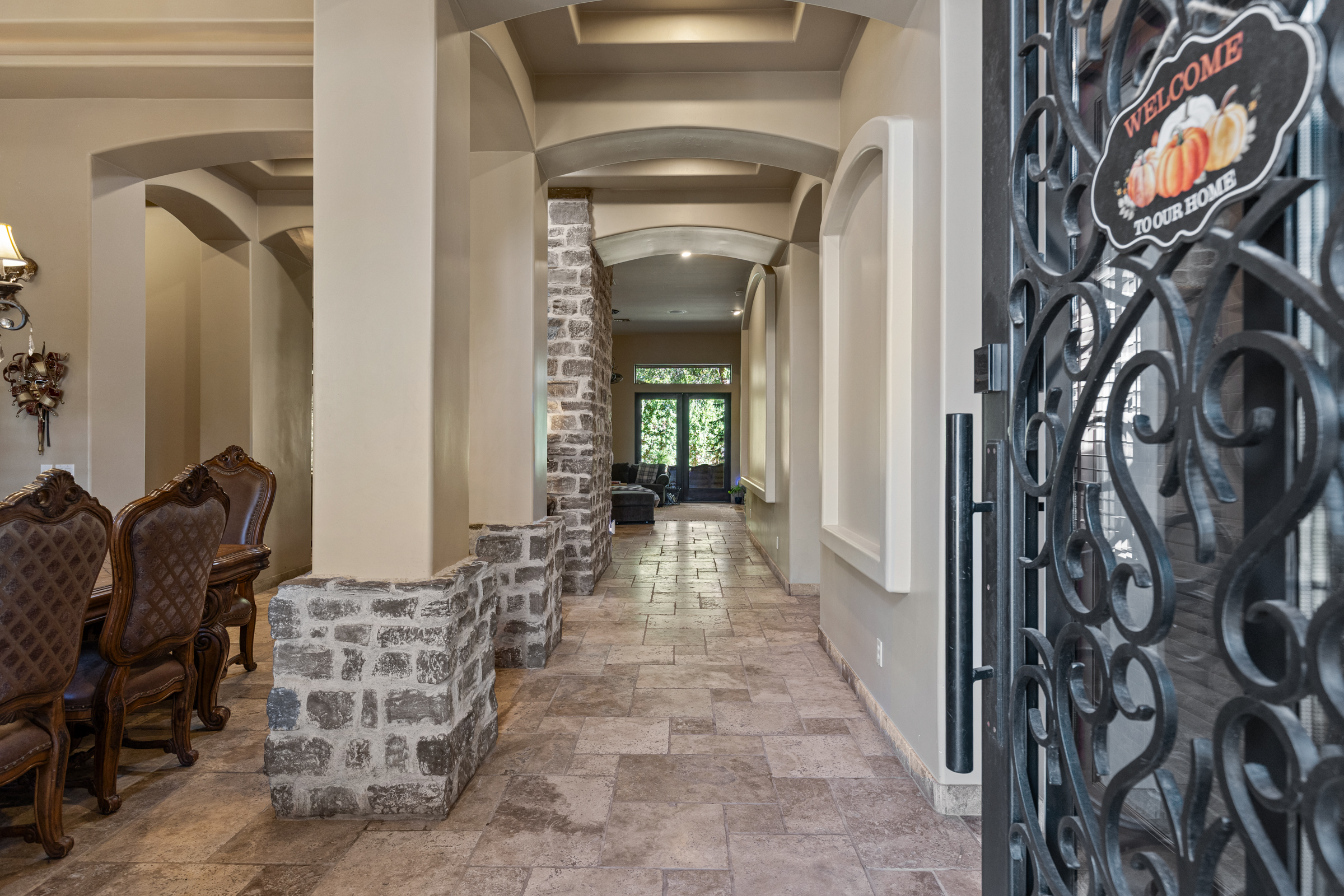 Tempe, Arizona, 85284, United States, 5 Bedrooms Bedrooms, ,3 BathroomsBathrooms,Residential,For Sale,1989924