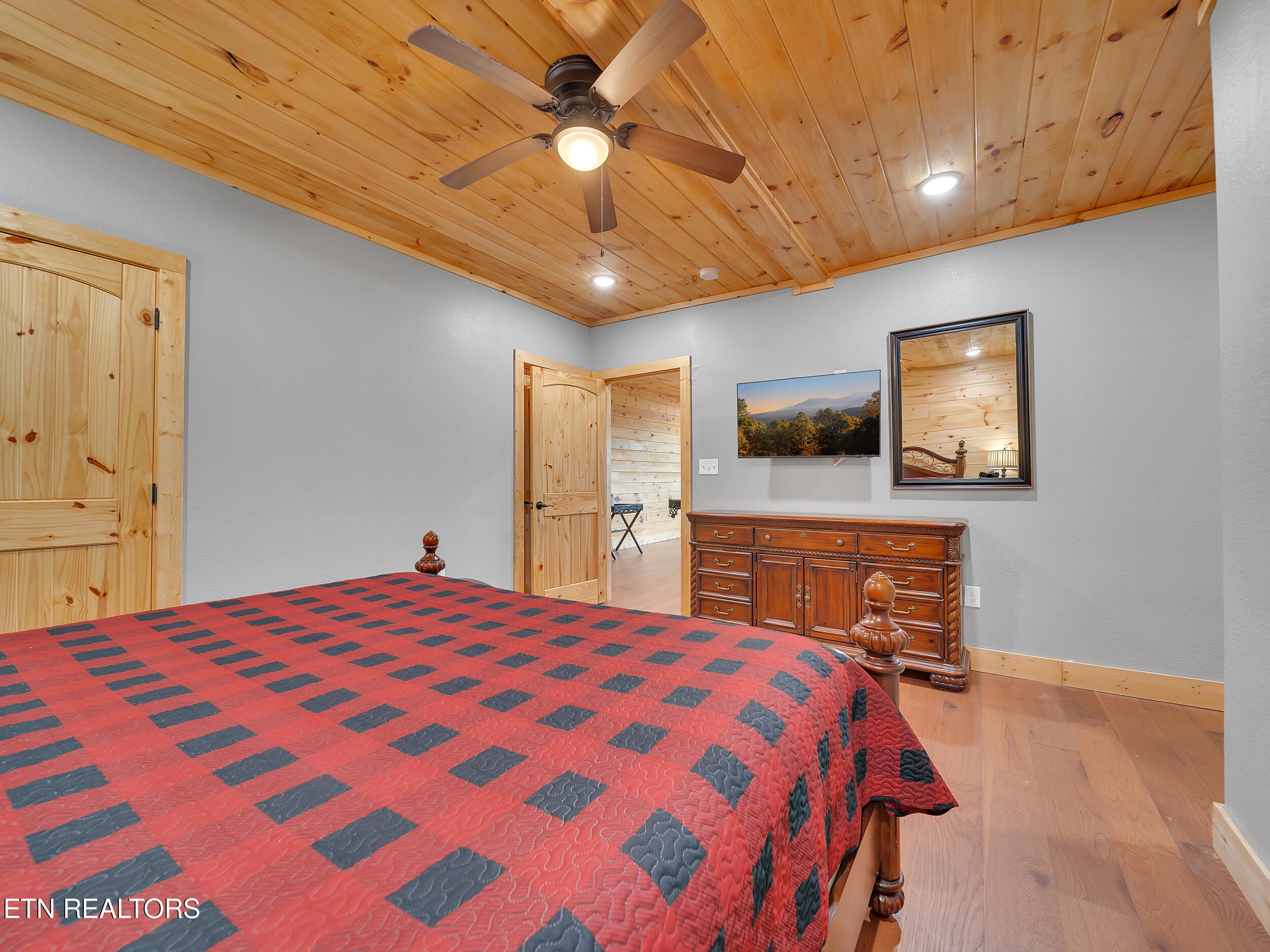 Sevierville, Tennessee, 37876, United States, 3 Bedrooms Bedrooms, ,4 BathroomsBathrooms,Residential,For Sale,1938196