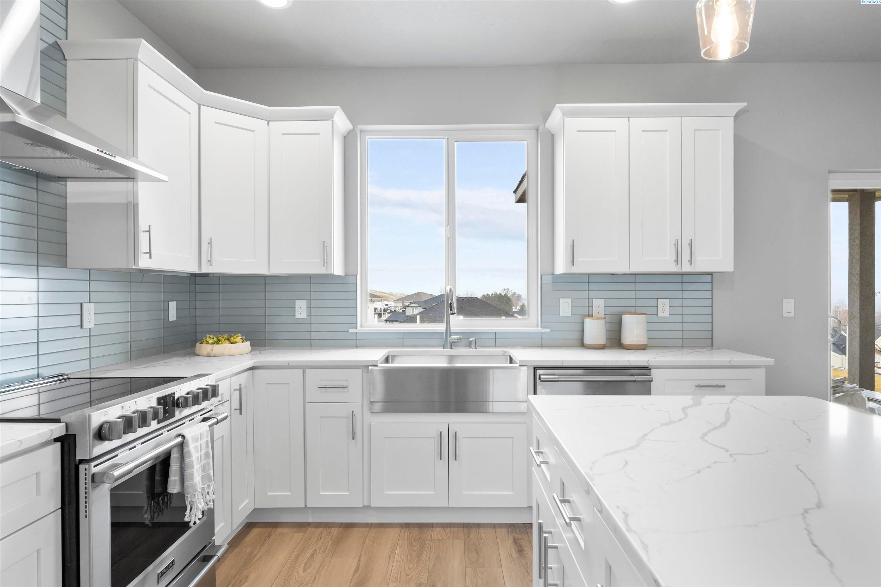 West Richland, Washington, 99353, United States, 4 Bedrooms Bedrooms, ,2 BathroomsBathrooms,Residential,For Sale,2014004