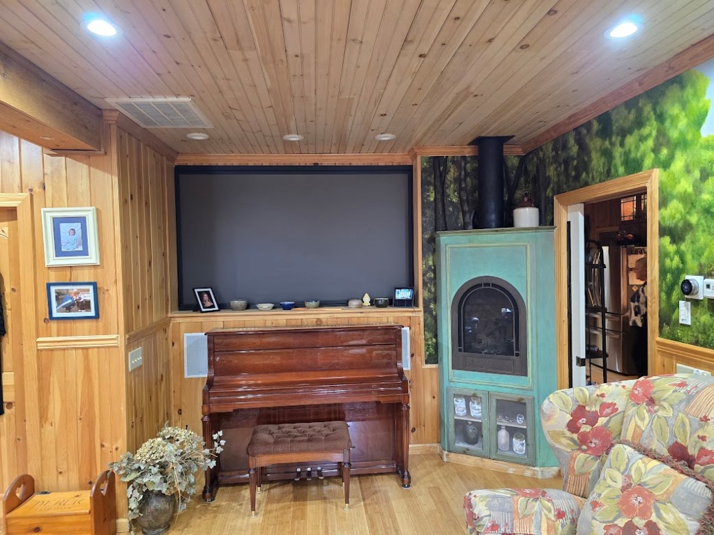 Lansing, North Carolina, 28643, United States, 2 Bedrooms Bedrooms, ,4 BathroomsBathrooms,Residential,For Sale,1914214