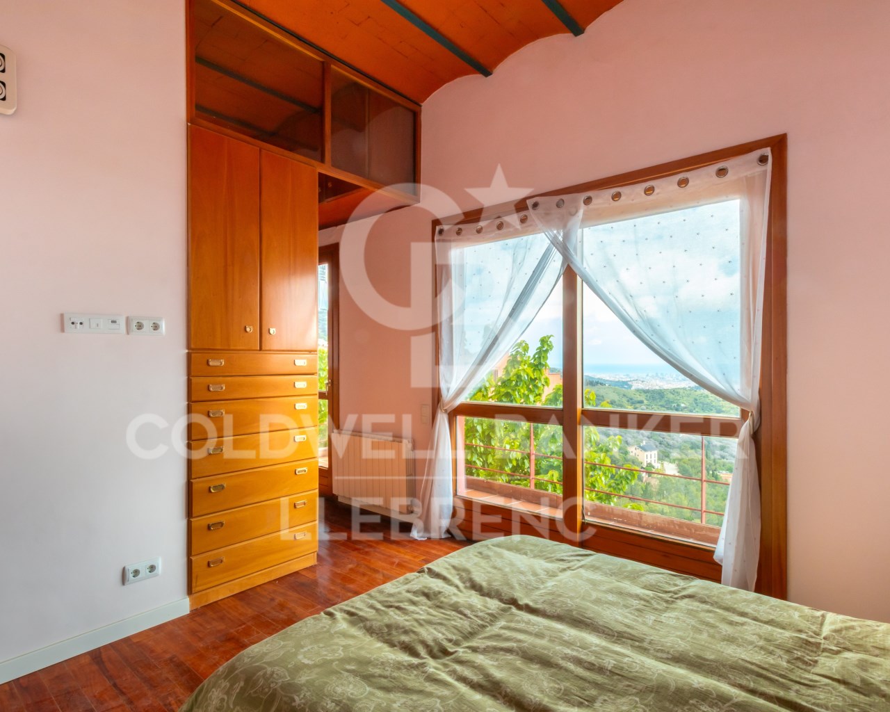 Barcelona, Catalonia, ES, 4 Bedrooms Bedrooms, ,3 BathroomsBathrooms,Residential,For Sale,1827300