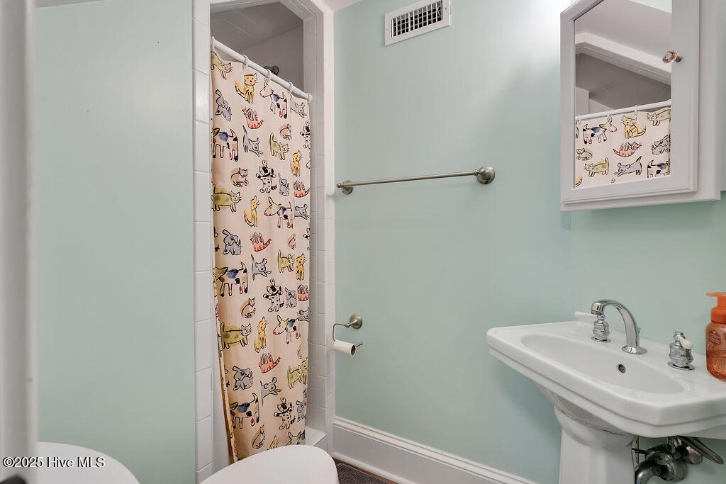 Wilmington, North Carolina, 28411, United States, 5 Bedrooms Bedrooms, ,5 BathroomsBathrooms,Residential,For Sale,1940962