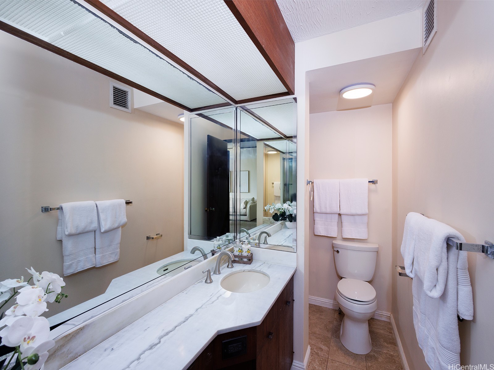 Honolulu, Hawaii, 96825, United States, 2 Bedrooms Bedrooms, ,2 BathroomsBathrooms,Residential,For Sale,1987503