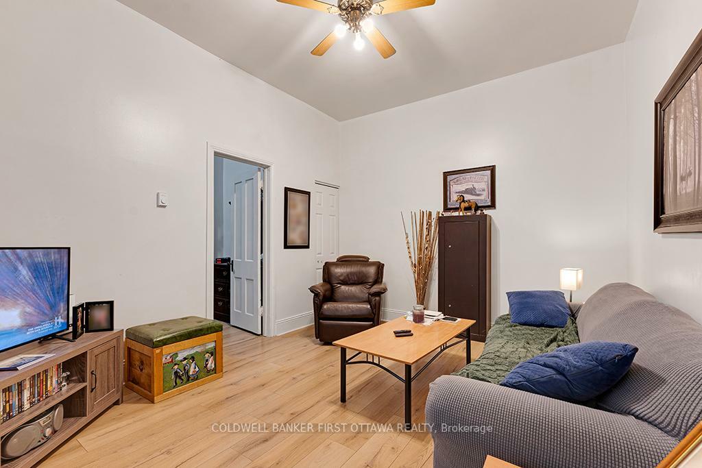 SMITHS FALLS, Ontario, K7A 2Z5, CA, 8 Bedrooms Bedrooms, ,Residential,For Sale,1866562