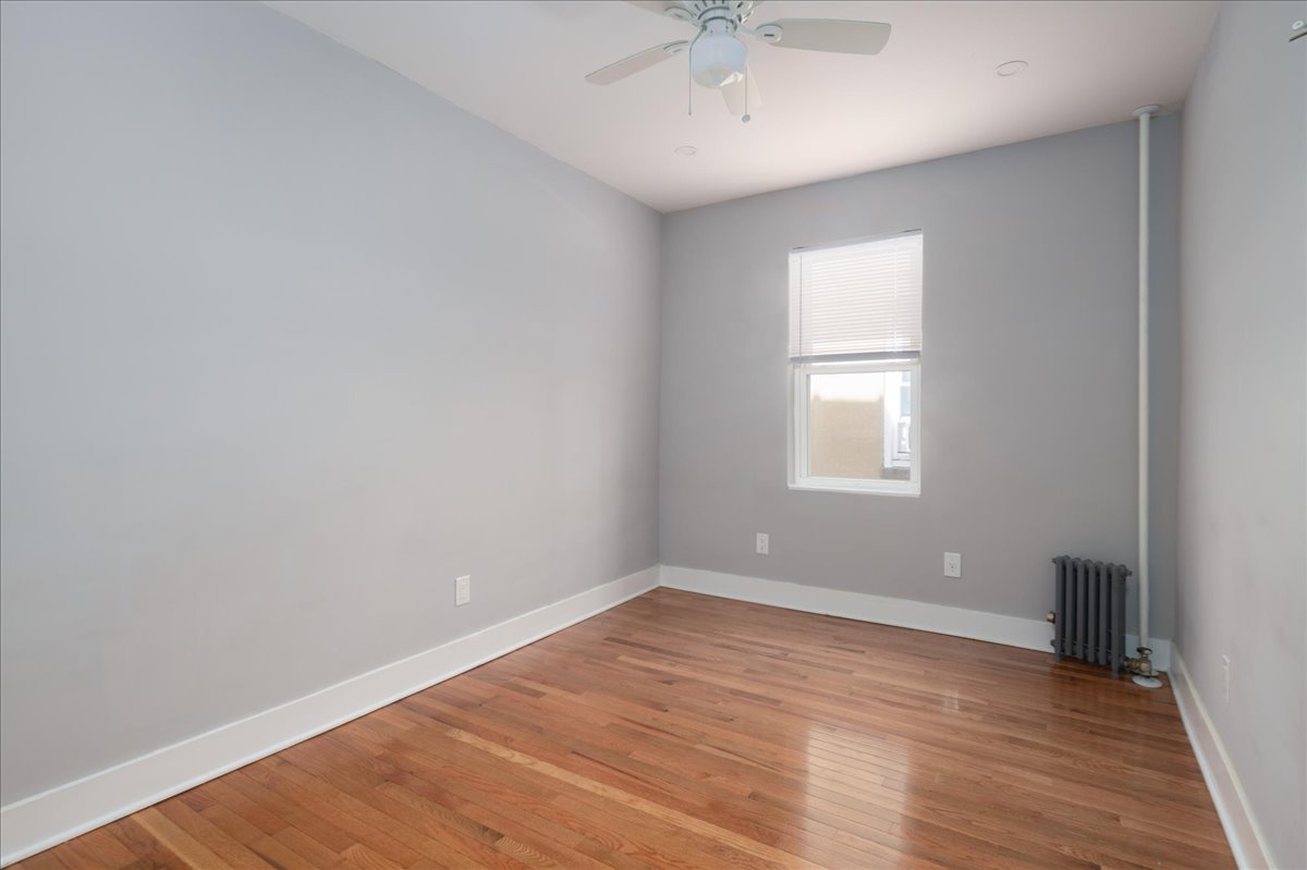 Maspeth, New York, 11378, United States, 4 Bedrooms Bedrooms, ,2 BathroomsBathrooms,Residential,For Sale,1791620