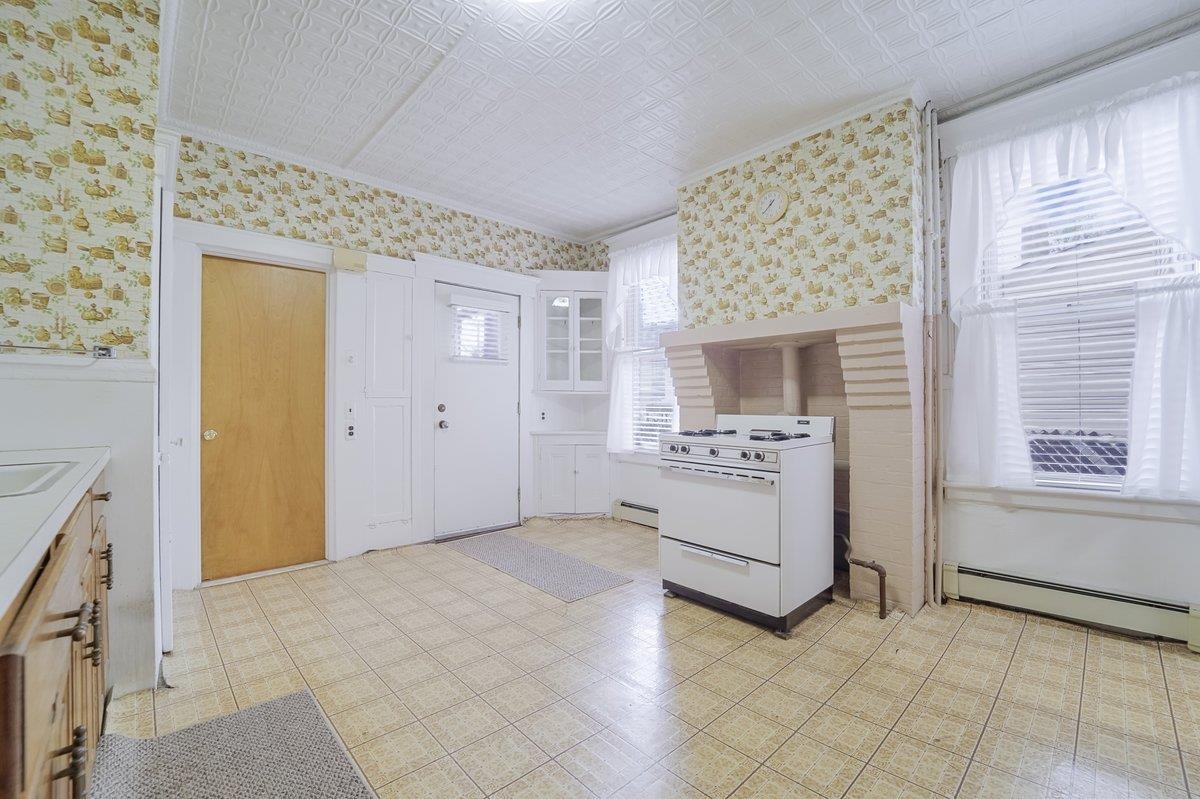 Kearny Town, New Jersey, 07032, United States, 4 Bedrooms Bedrooms, ,2 BathroomsBathrooms,Residential,For Sale,1956980