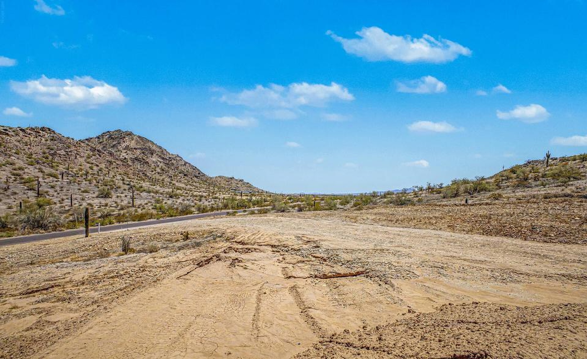  12608 N Sleeping Coyote Drive  Oro Valley, AZ - 物件實景