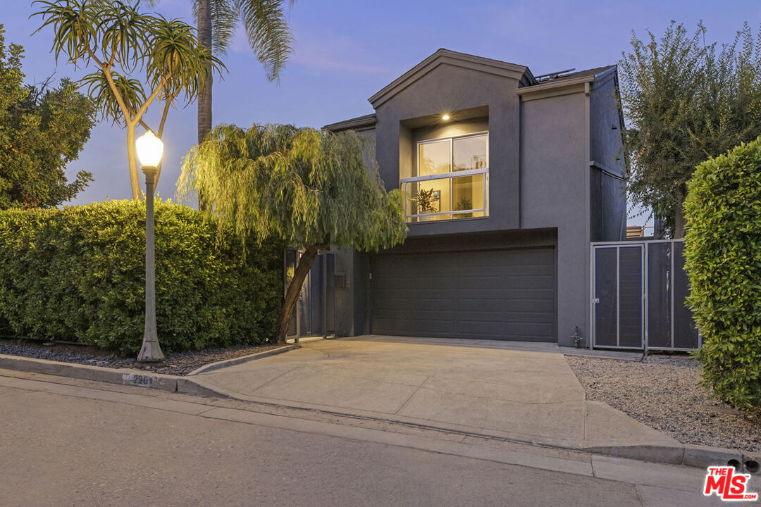 Los Angeles, California, 90039, United States, 3 Bedrooms Bedrooms, ,4 BathroomsBathrooms,Residential,For Sale,1934382