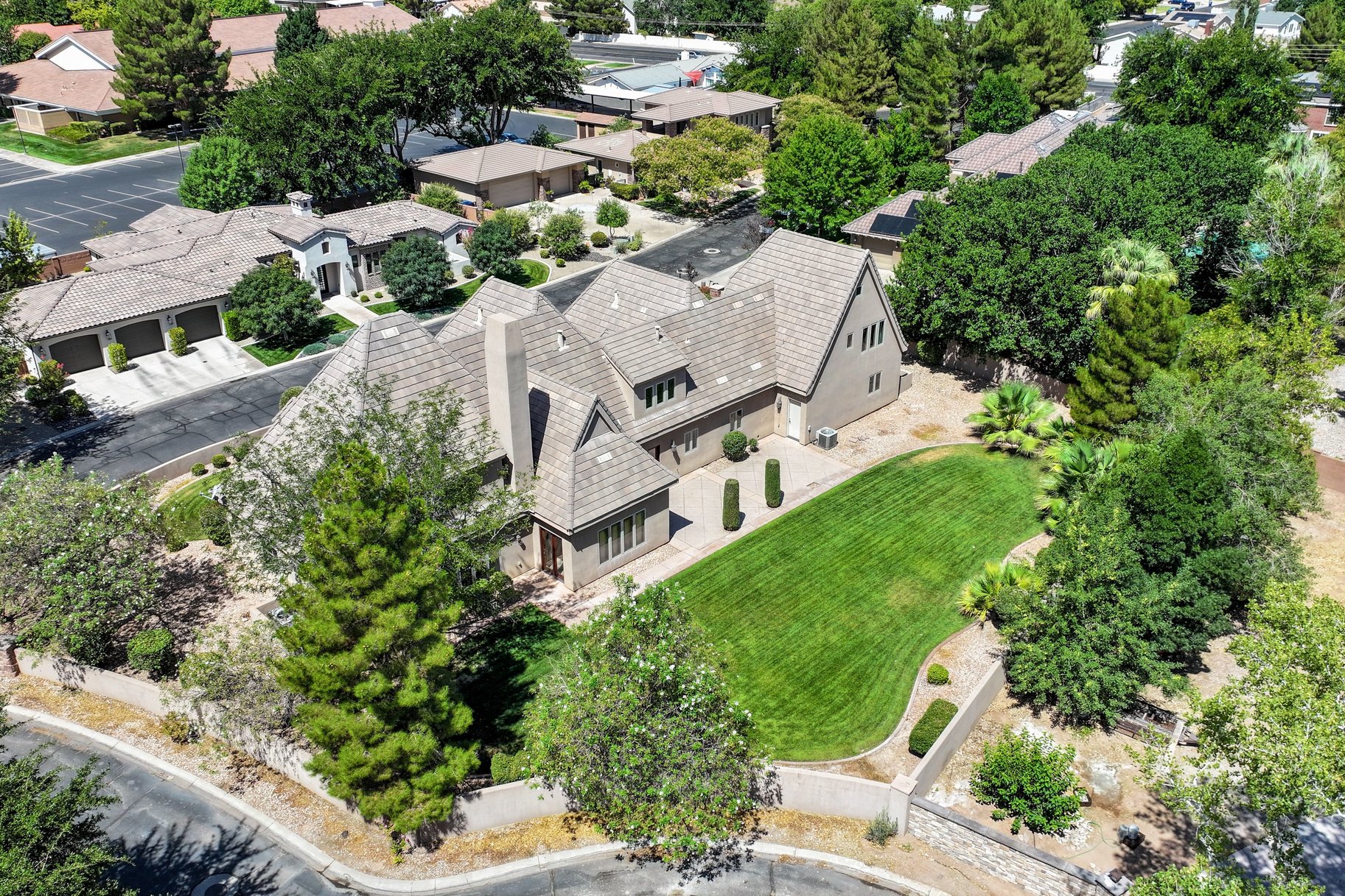  French Country Estate, Tucked Within an Exclusive Luxury Gated Community - 物件實景