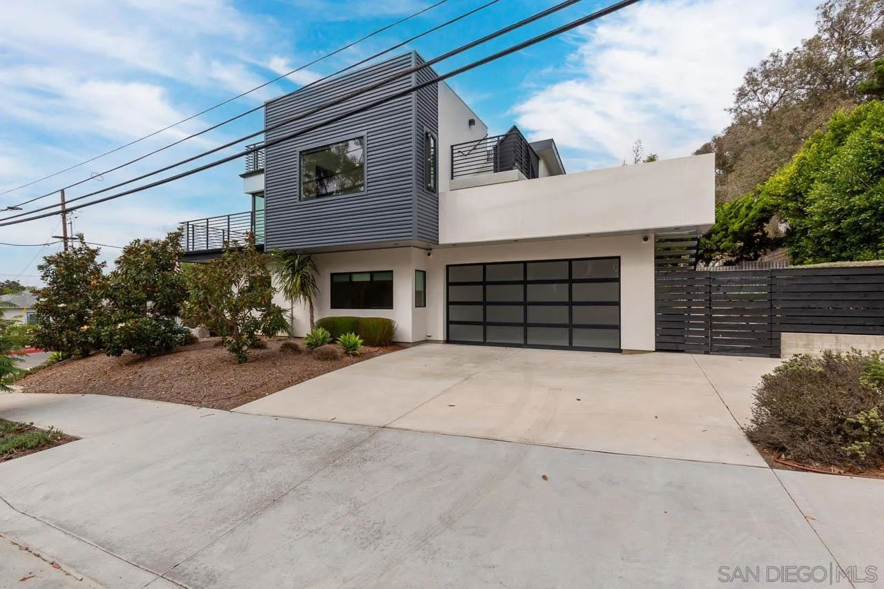 La Jolla, California, 92037, United States, 4 Bedrooms Bedrooms, ,3 BathroomsBathrooms,Residential,For Sale,1992074