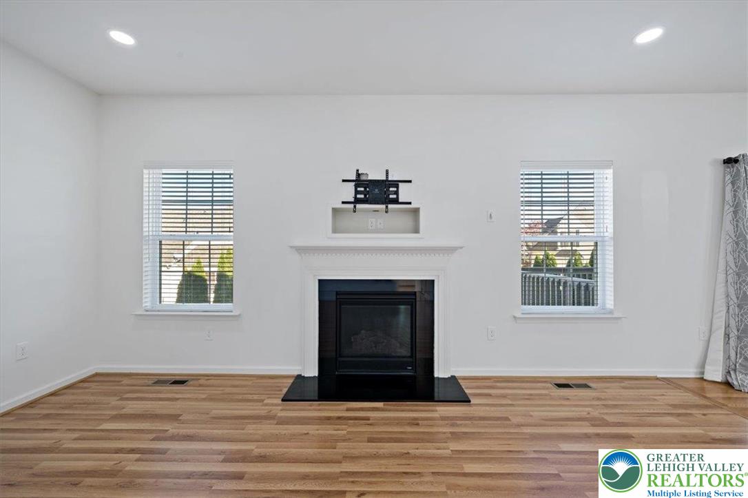 Palmer Twp, Pennsylvania, 18045, United States, 4 Bedrooms Bedrooms, ,3 BathroomsBathrooms,Residential,For Sale,2000563