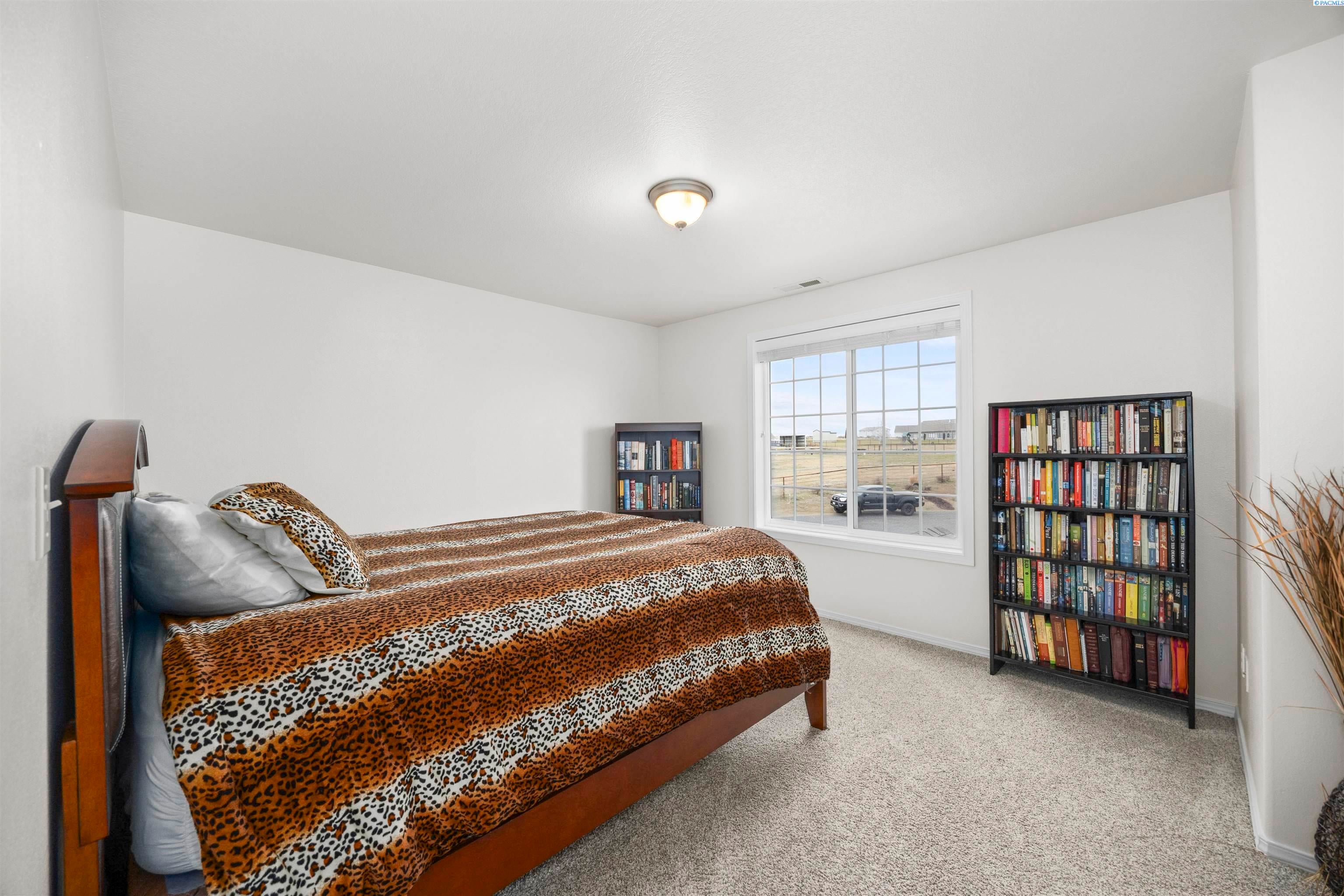 Eltopia, Washington, 99330, United States, 5 Bedrooms Bedrooms, ,4 BathroomsBathrooms,Residential,For Sale,2012124