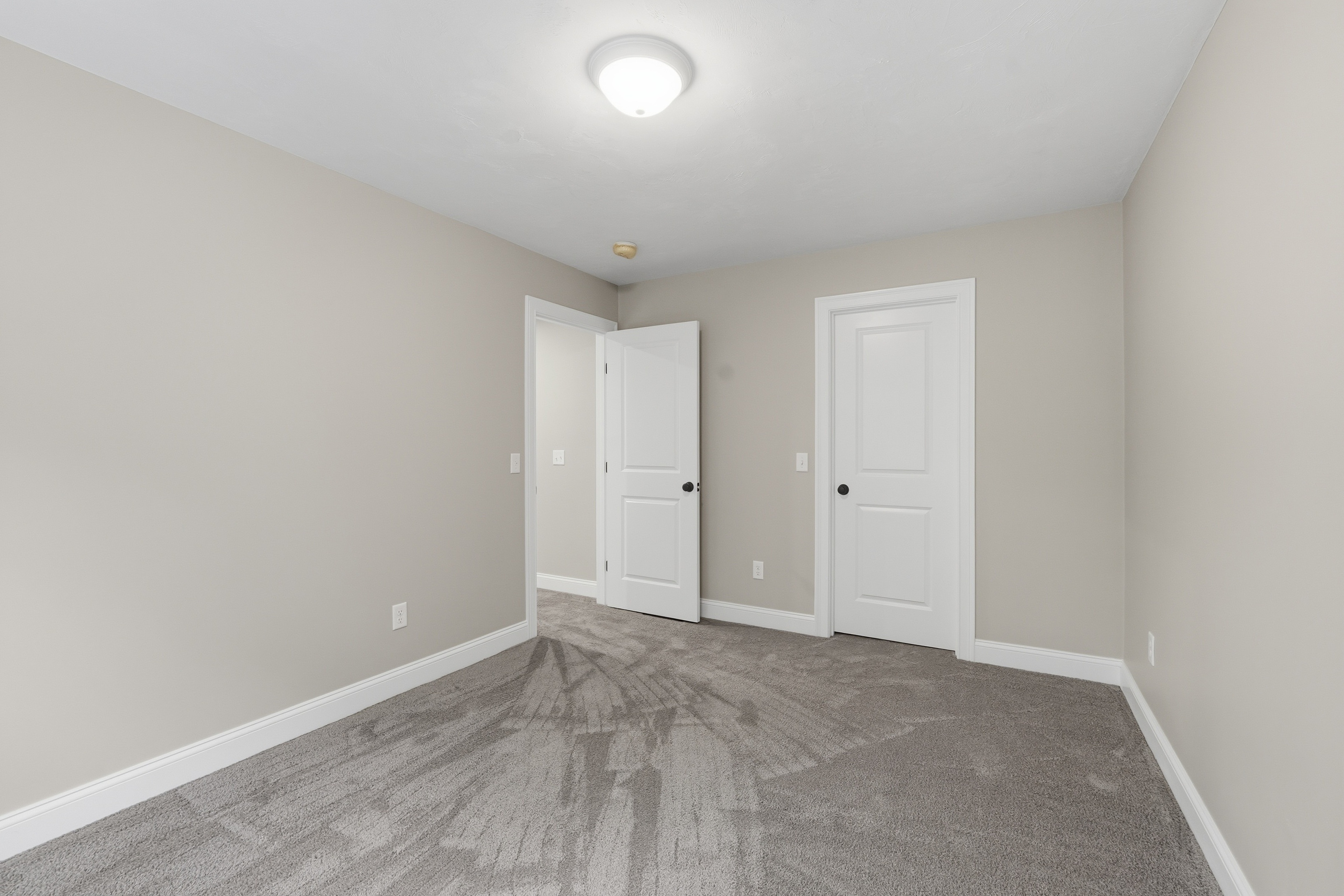  126 Townsend Harbor Road, Lunenburg, MA 01462 - 物件實景