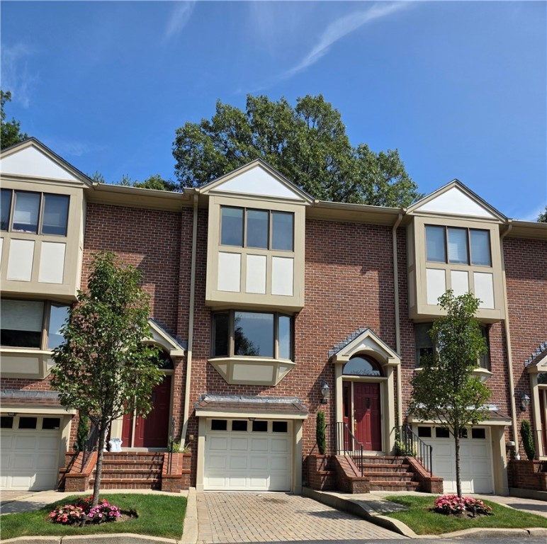 Cranston, Rhode Island, 02920, United States, 2 Bedrooms Bedrooms, ,3 BathroomsBathrooms,Residential,For Sale,1913693