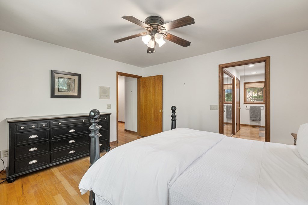 Hayesville, North Carolina, 28904, United States, 4 Bedrooms Bedrooms, ,3 BathroomsBathrooms,Residential,For Sale,1983096