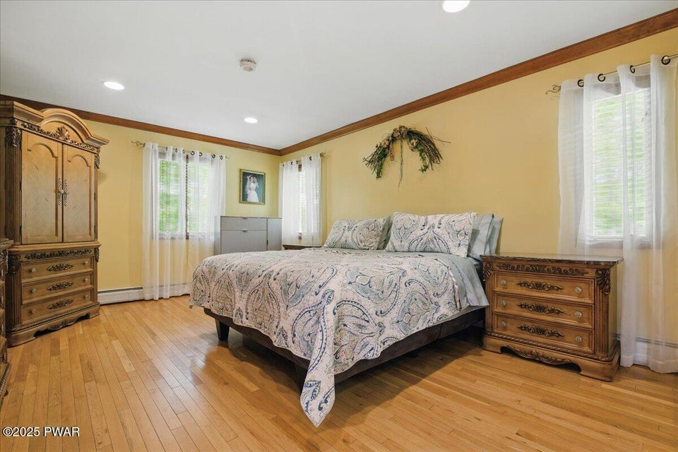 Milford, Pennsylvania, 18337, United States, 3 Bedrooms Bedrooms, ,2 BathroomsBathrooms,Residential,For Sale,1936970