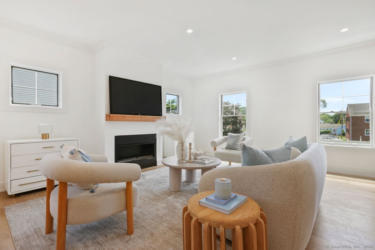 Fairfield, Connecticut, 06824, United States, 4 Bedrooms Bedrooms, ,6 BathroomsBathrooms,Residential,For Sale,1994356