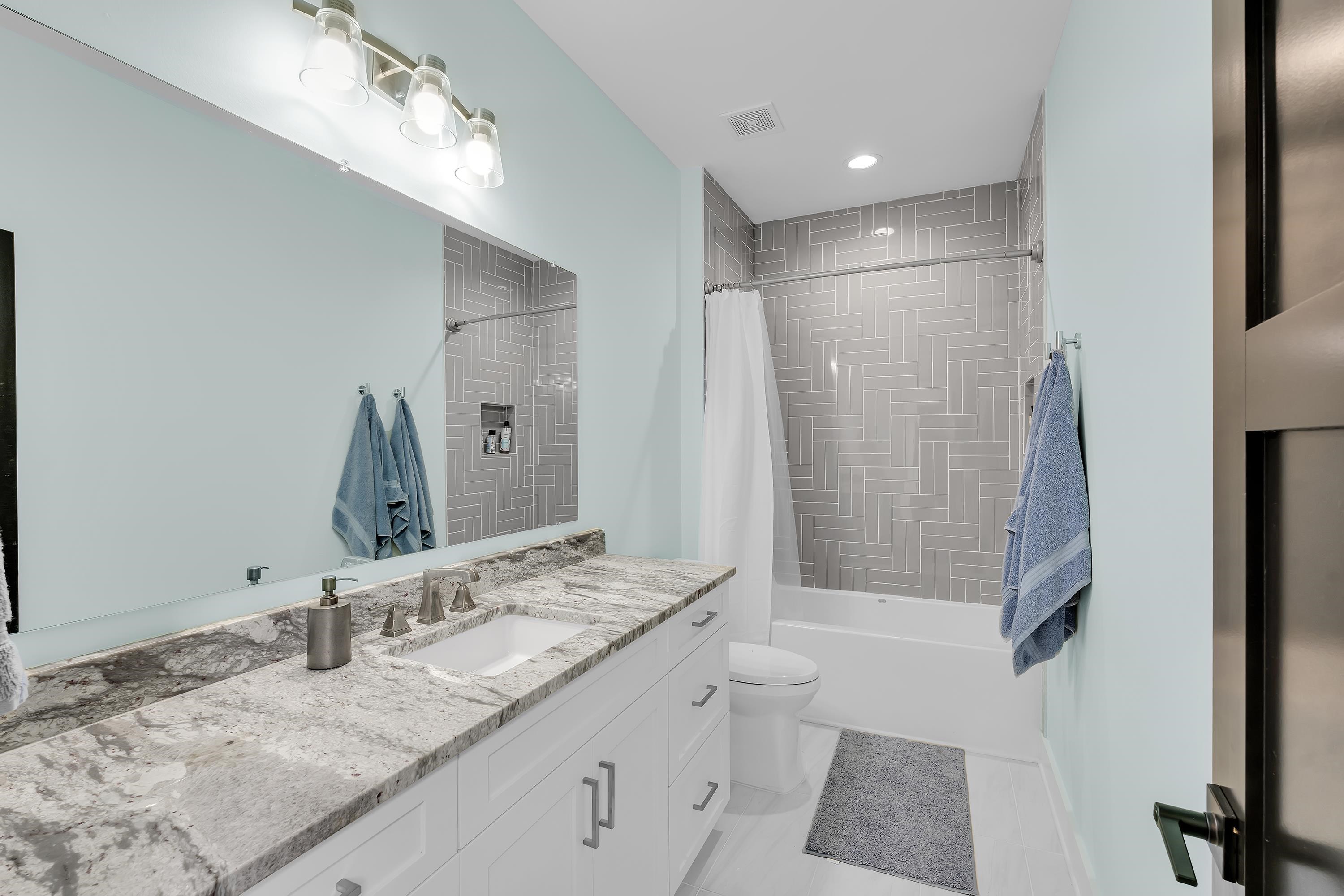 Simpsonville, South Carolina, 29681, United States, 5 Bedrooms Bedrooms, ,5 BathroomsBathrooms,Residential,For Sale,1913454