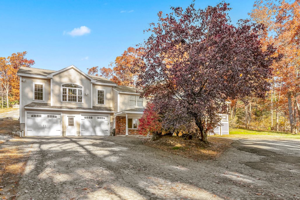 Billerica, Massachusetts, 01821, United States, 4 Bedrooms Bedrooms, ,4 BathroomsBathrooms,Residential,For Sale,1935395