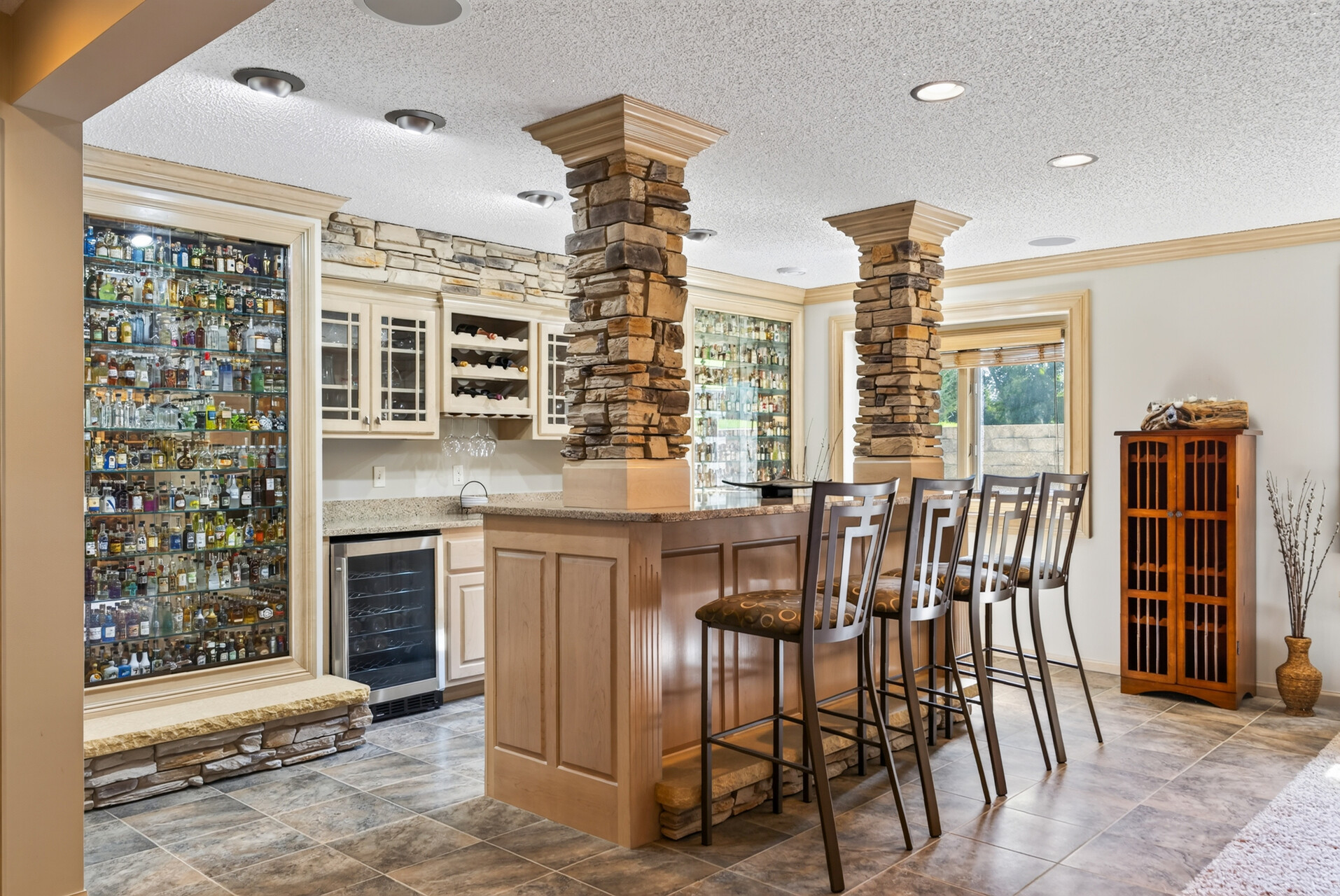  Elegant Fox Ridge Retreat with Exceptional Entertaining Spaces - 物件實景