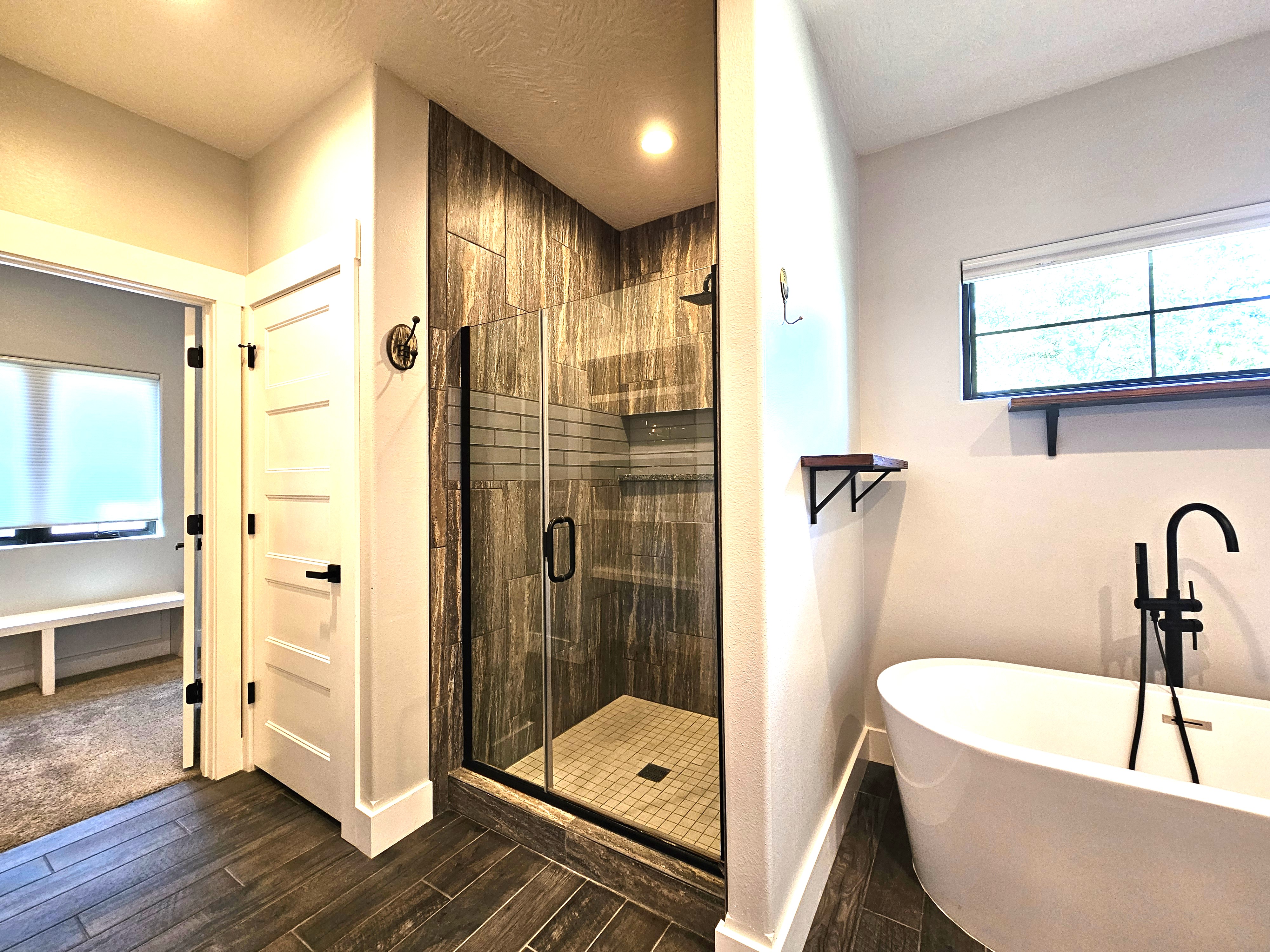 SPRINGFIELD, Missouri, 65804, United States, 4 Bedrooms Bedrooms, ,4 BathroomsBathrooms,Residential,For Sale,1996433