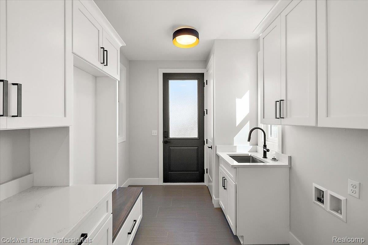 Plymouth, Michigan, 48170, United States, 4 Bedrooms Bedrooms, ,4 BathroomsBathrooms,Residential,For Sale,1986255