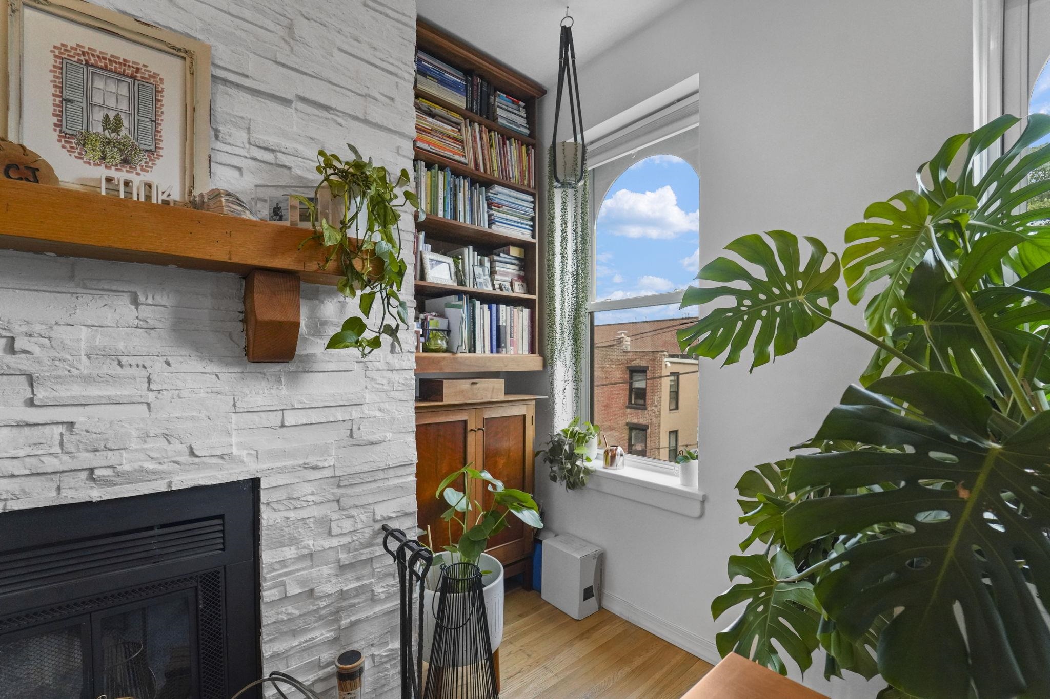 Hoboken, New Jersey, 07030, United States, 1 Bedroom Bedrooms, ,2 BathroomsBathrooms,Residential,For Sale,1988073