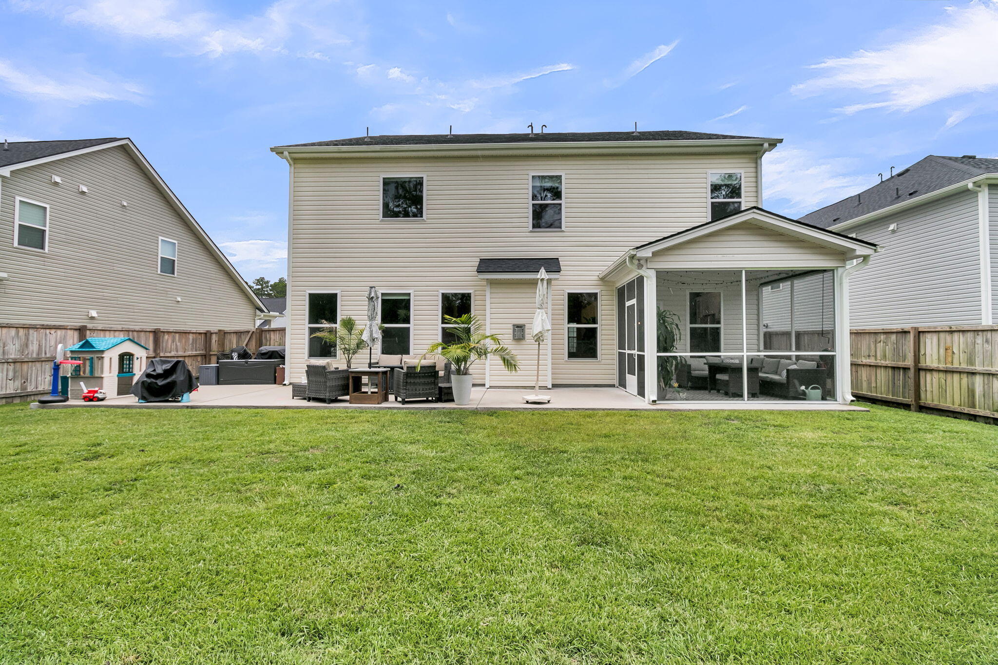 Summerville, South Carolina, 29486, United States, 4 Bedrooms Bedrooms, ,4 BathroomsBathrooms,Residential,For Sale,1974622