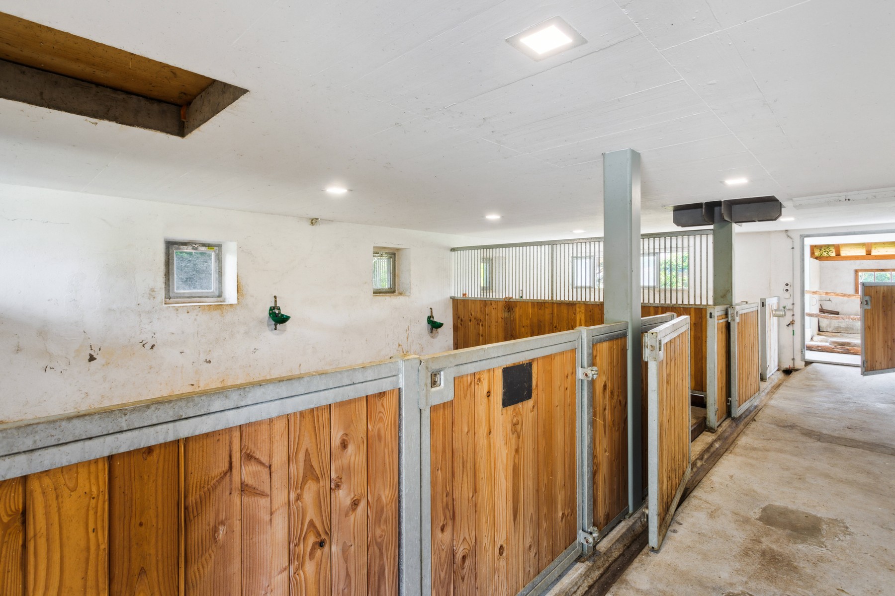  A Rare Find in Attalens – Renovated Farmhouse, Stable (2 stalls), and Spacious P - 物件實景