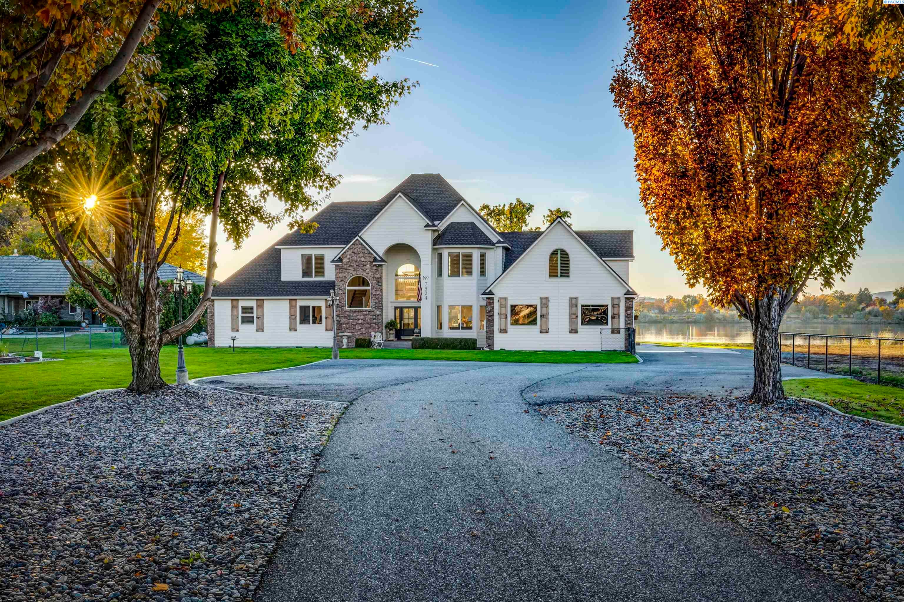 Pasco, Washington, 99301, United States, 4 Bedrooms Bedrooms, ,4 BathroomsBathrooms,Residential,For Sale,1974870