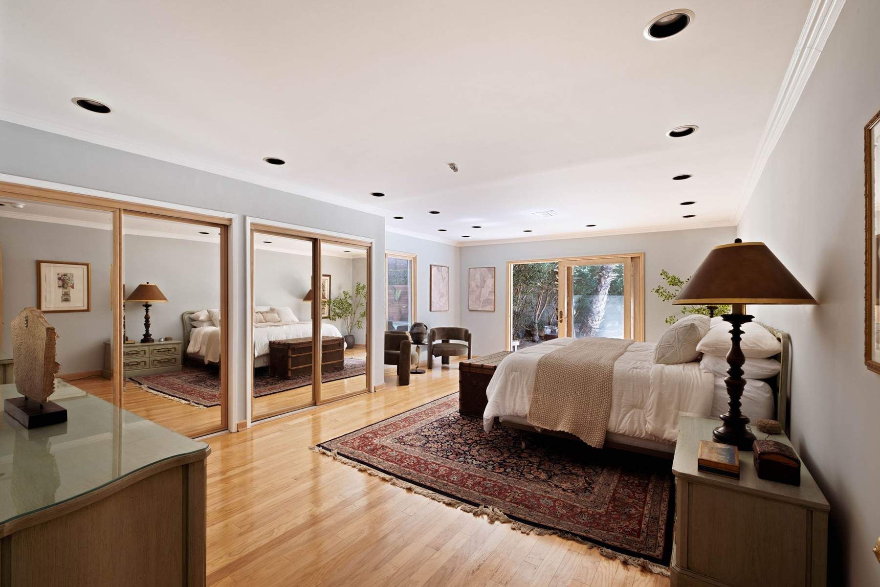  2103  N Hobart Blvd - 物件實景